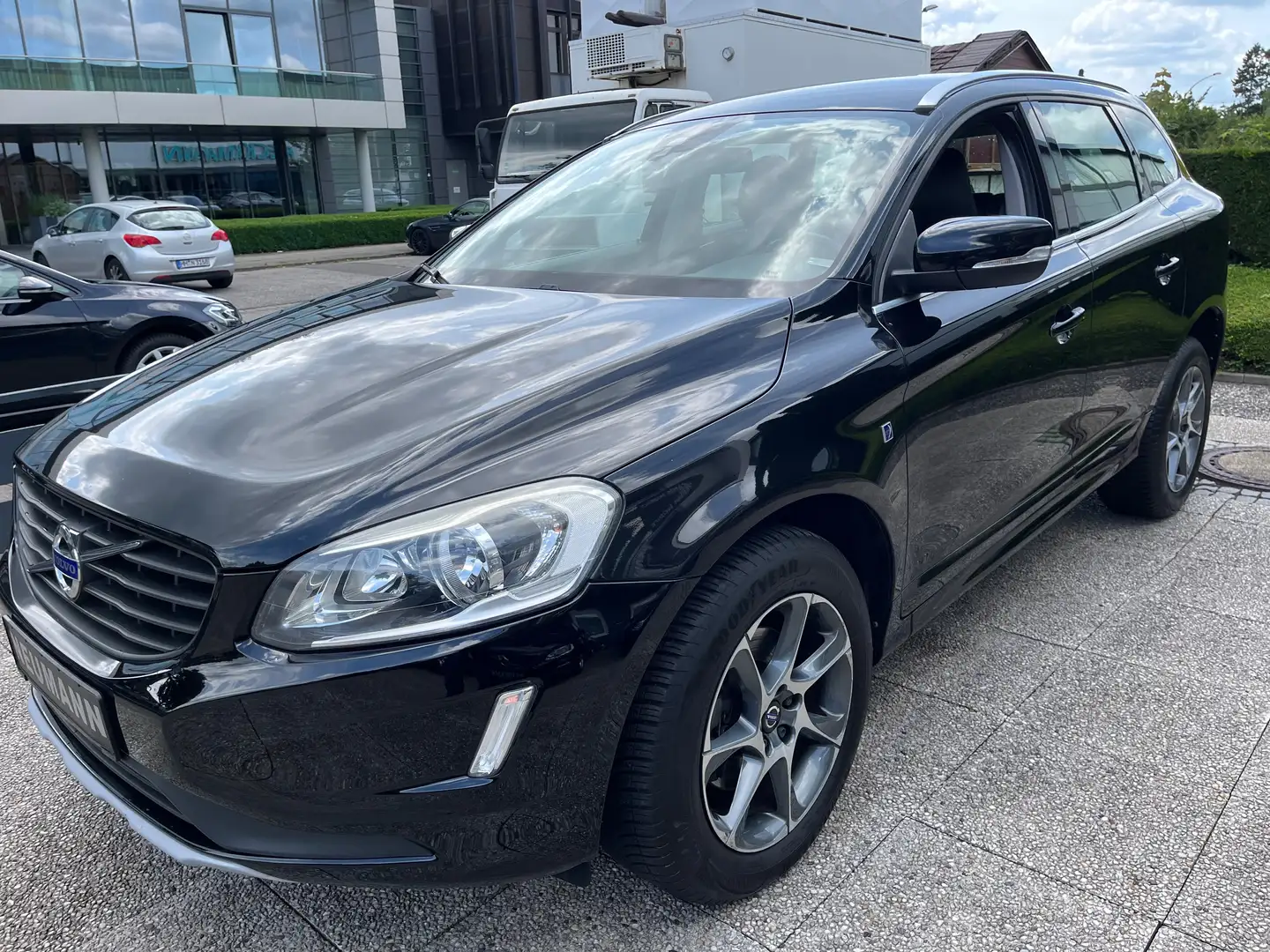 Volvo XC60 Ocean Race 2WD Schwarz - 1
