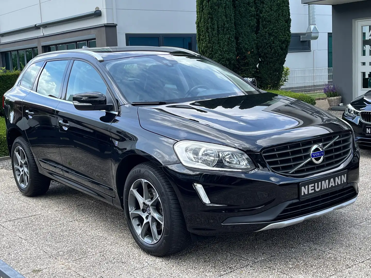 Volvo XC60 Ocean Race 2WD Schwarz - 2