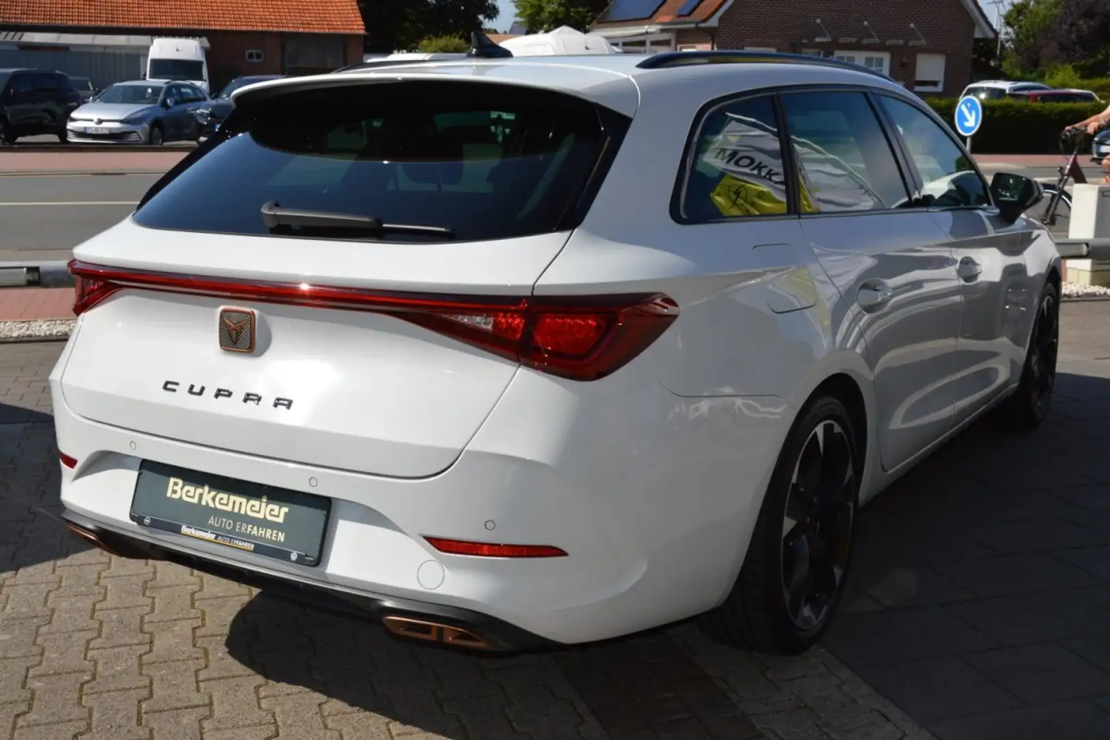 CUPRA Leon Sportstourer 1.4 e-Hybrid/DSG/Navi/ACC Wit - 2