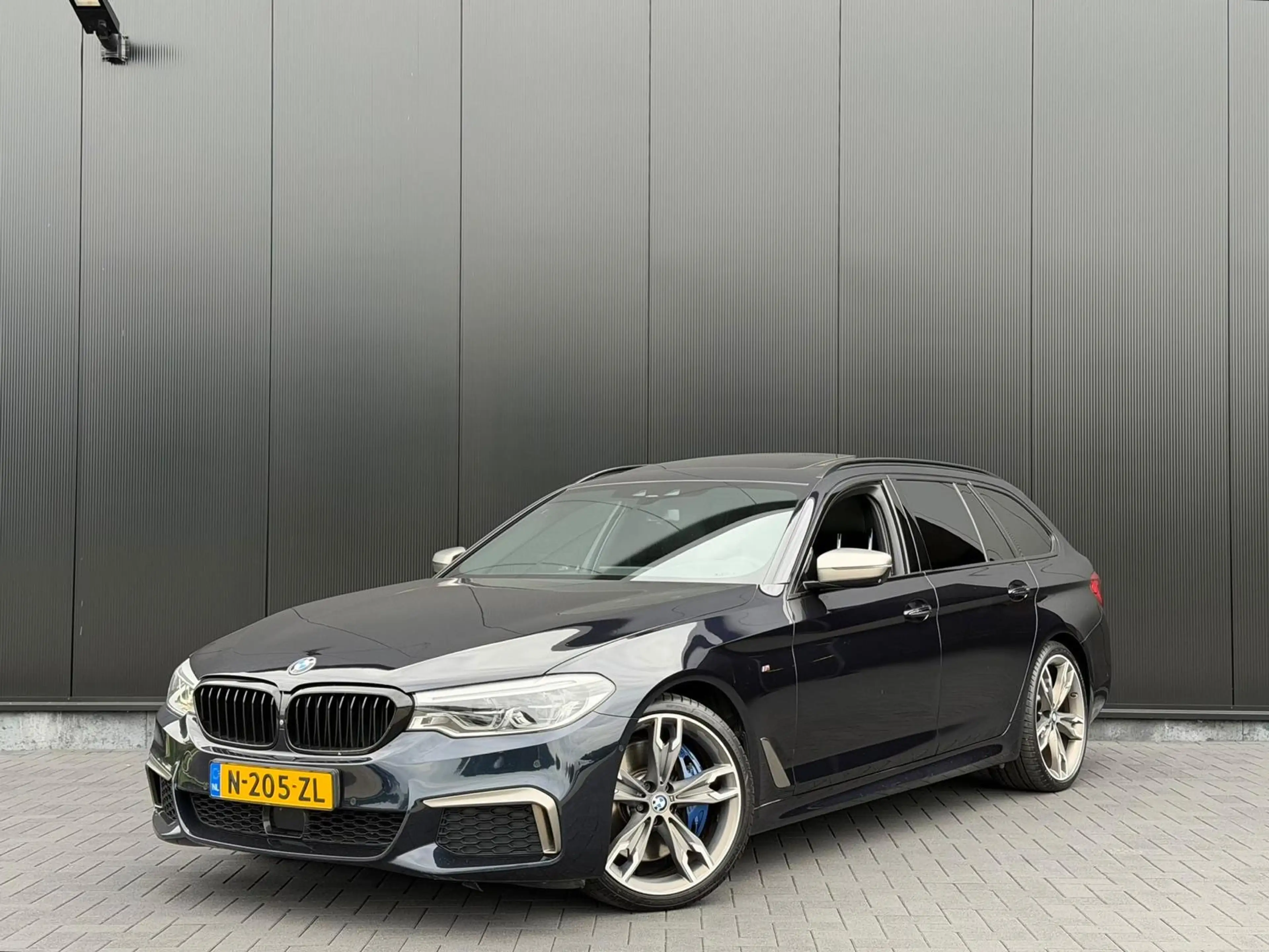 BMW M550 5-serie Touring M550d xDrive High Executive M-spor