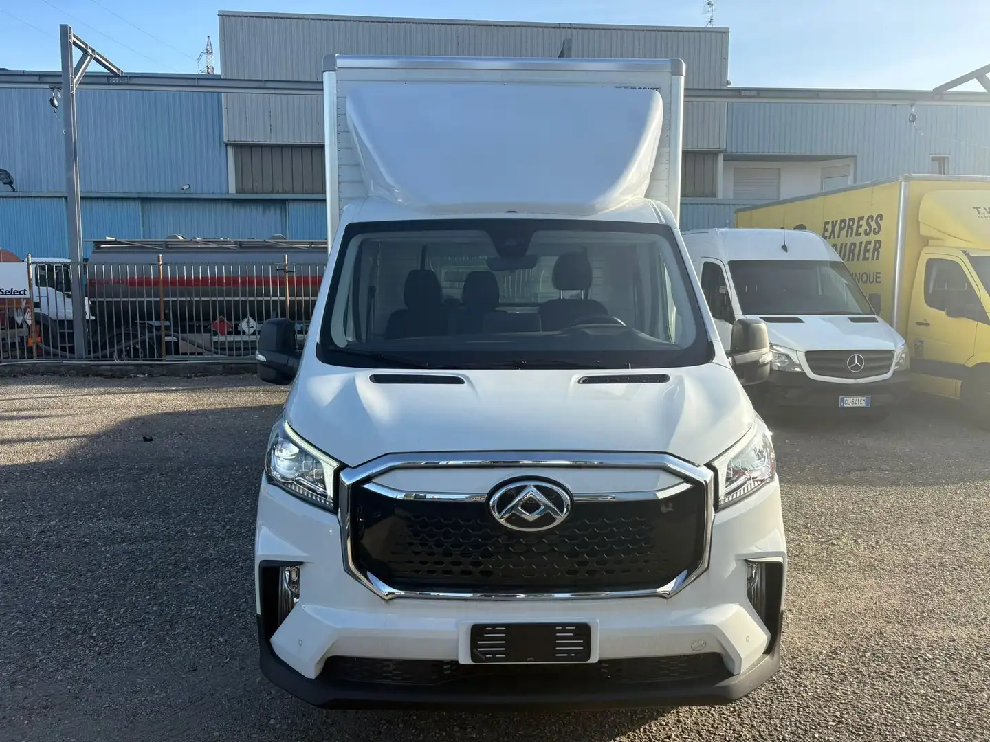 Maxus eDeliver 9 eDeliver9 40 65kWh PL Cabinato Bianco - 2