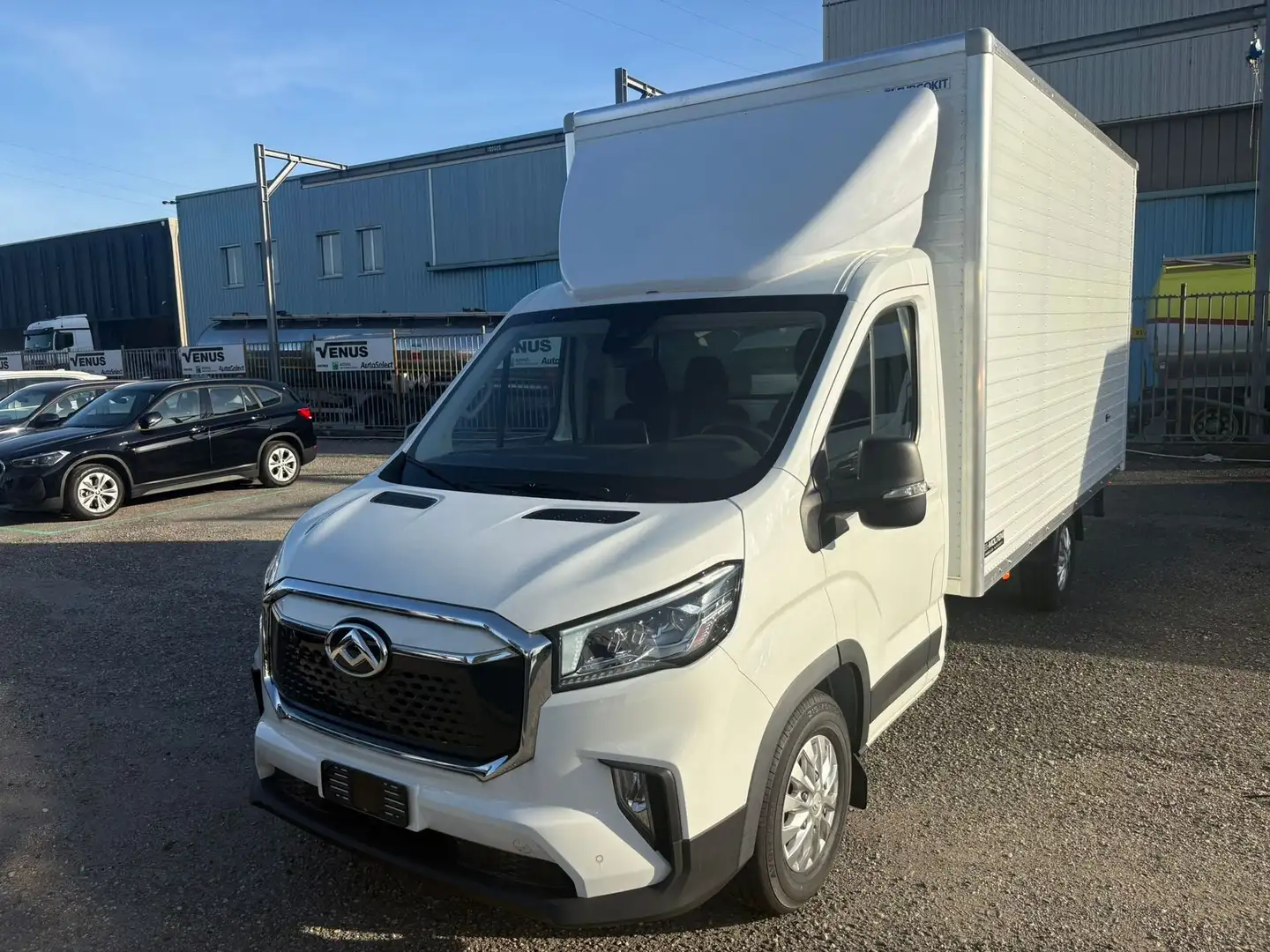 Maxus eDeliver 9 eDeliver9 40 65kWh PL Cabinato Bianco - 1