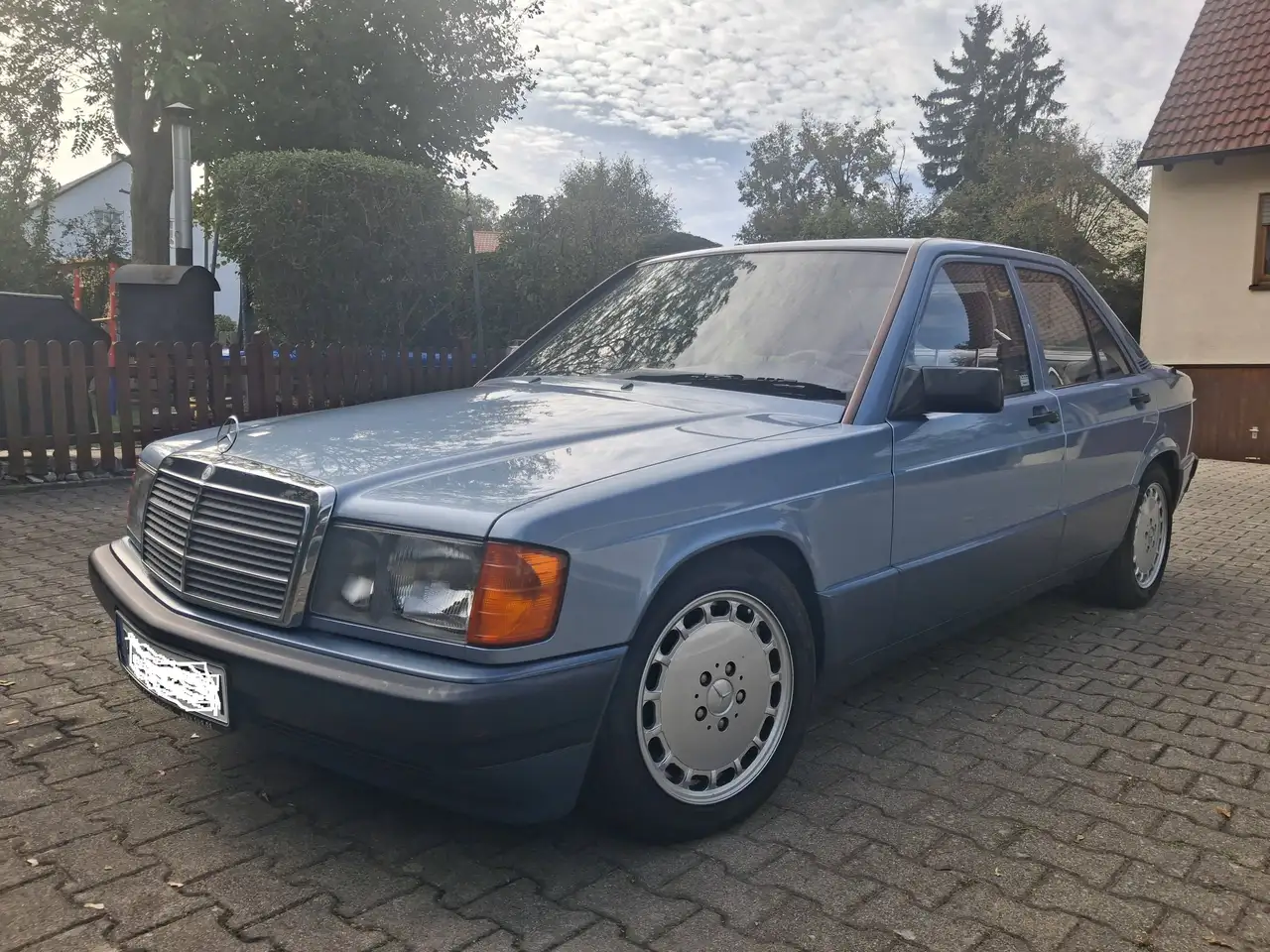 Mercedes-Benz 190, foto 1