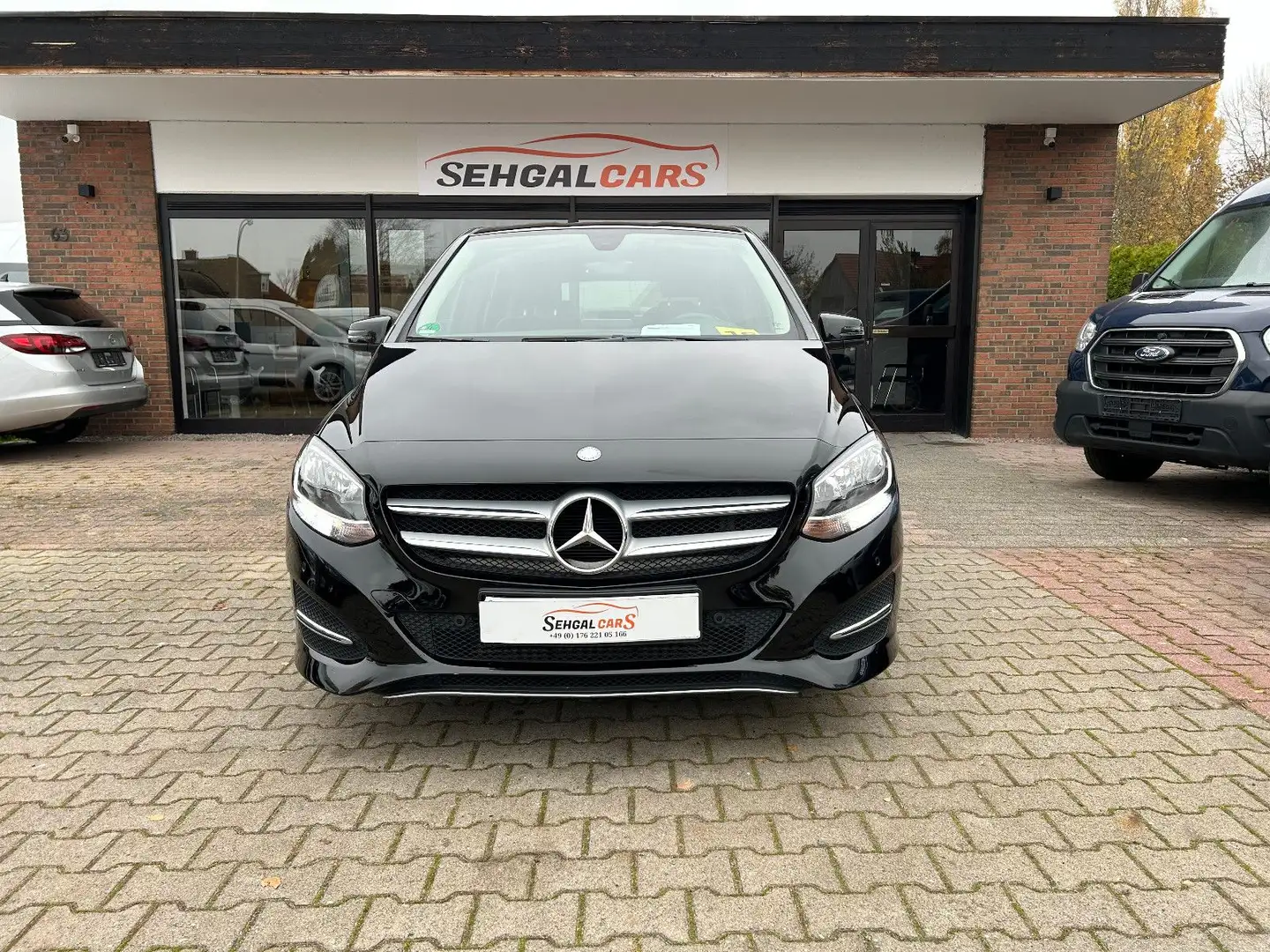 Mercedes-Benz B 200 B -Klasse 7G-DCT Klima*NAVI*SHZ*AHK Schwarz - 2