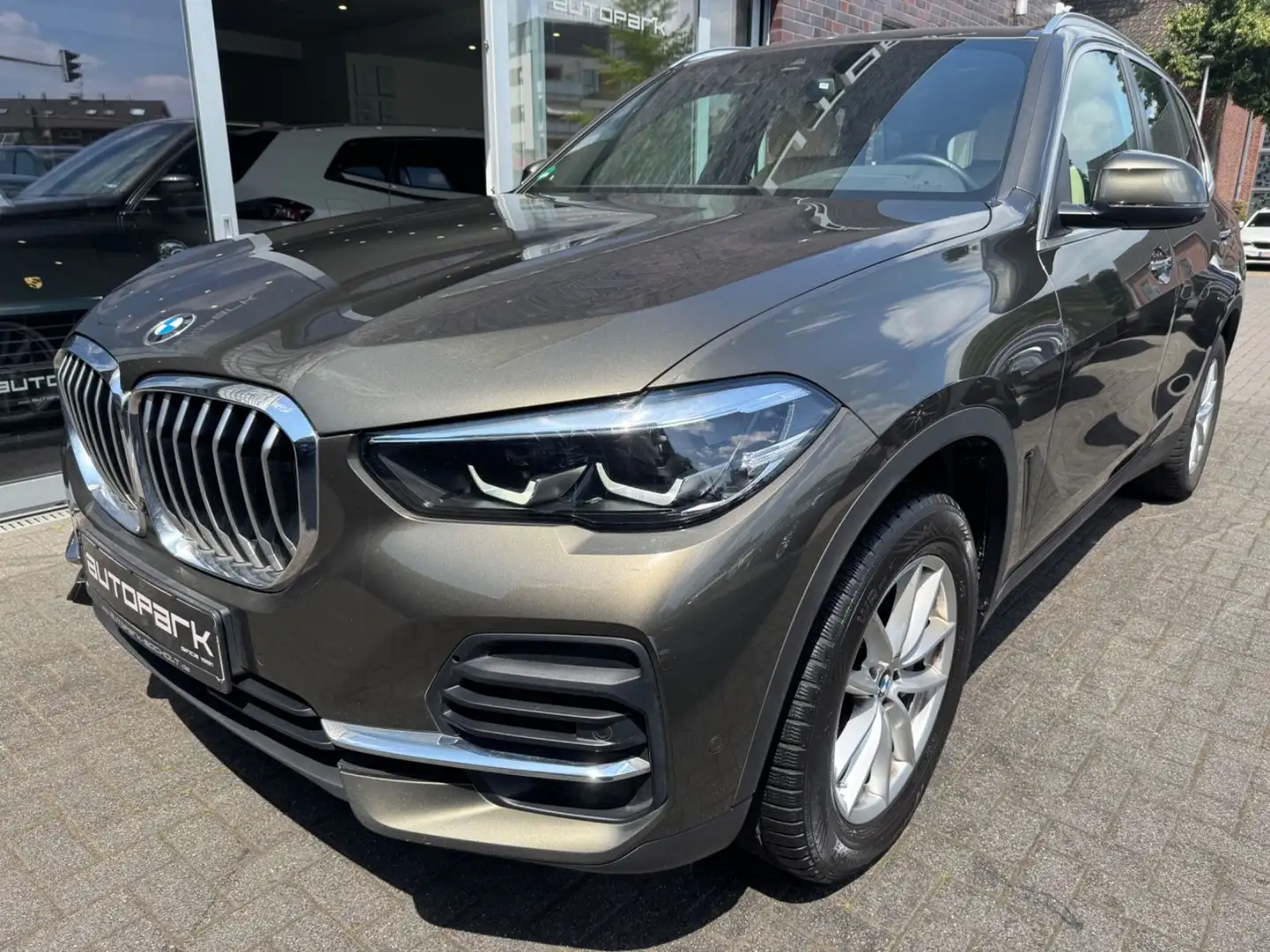 BMW X5 xDrive 25d LederVernasca KomfortSitz ACC 360° Grau - 1