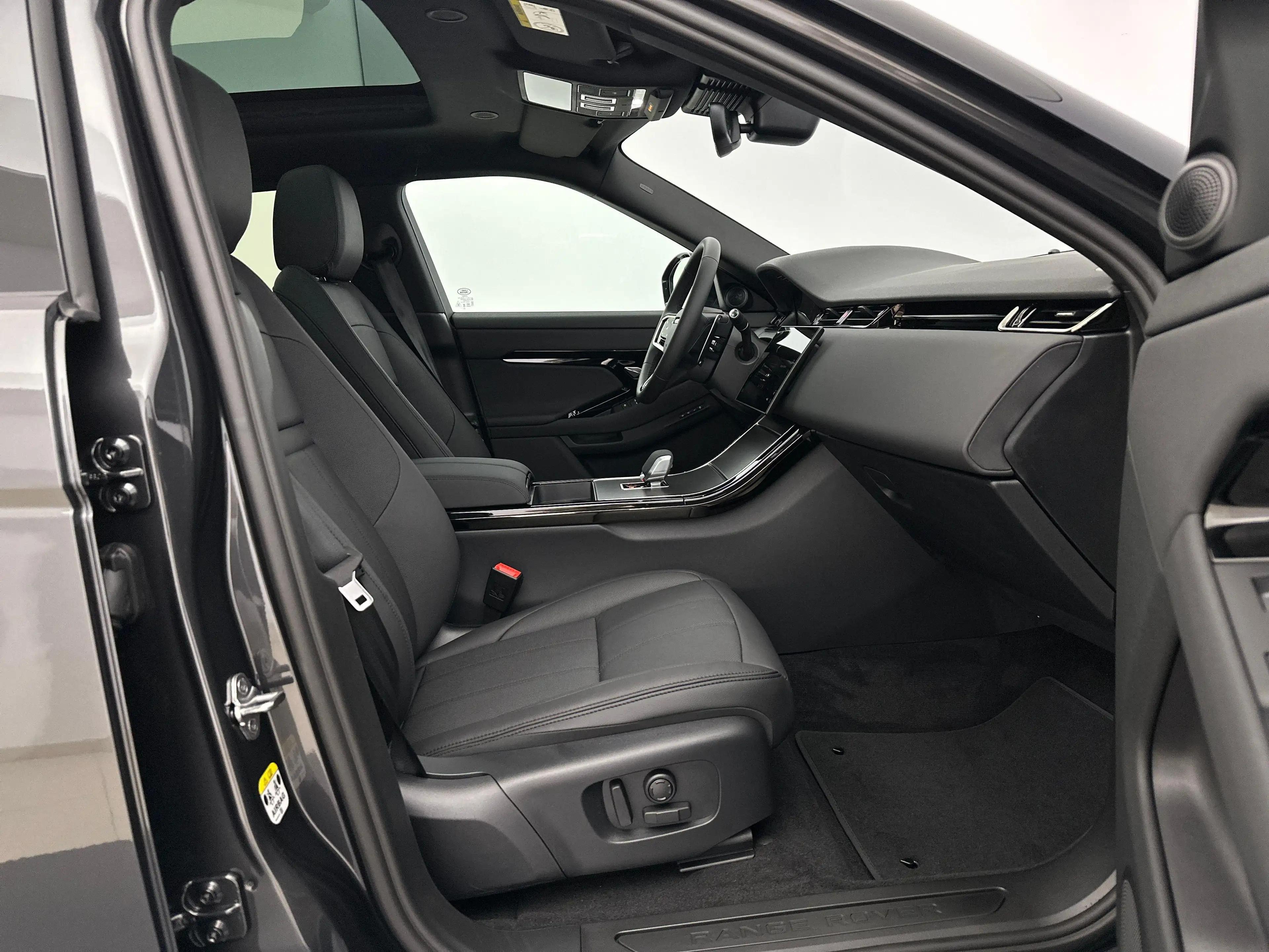 Land Rover Range Rover Evoque P160 S FWD Auto. 26.5MY — photo 3