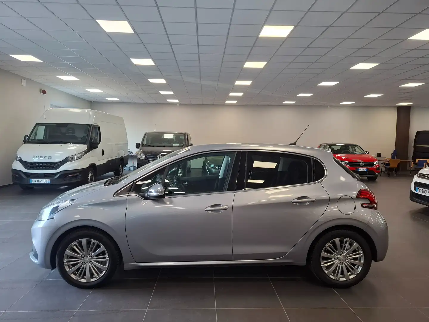 Peugeot 208 5p 1.2 puretech Allure 82cv Grau - 2
