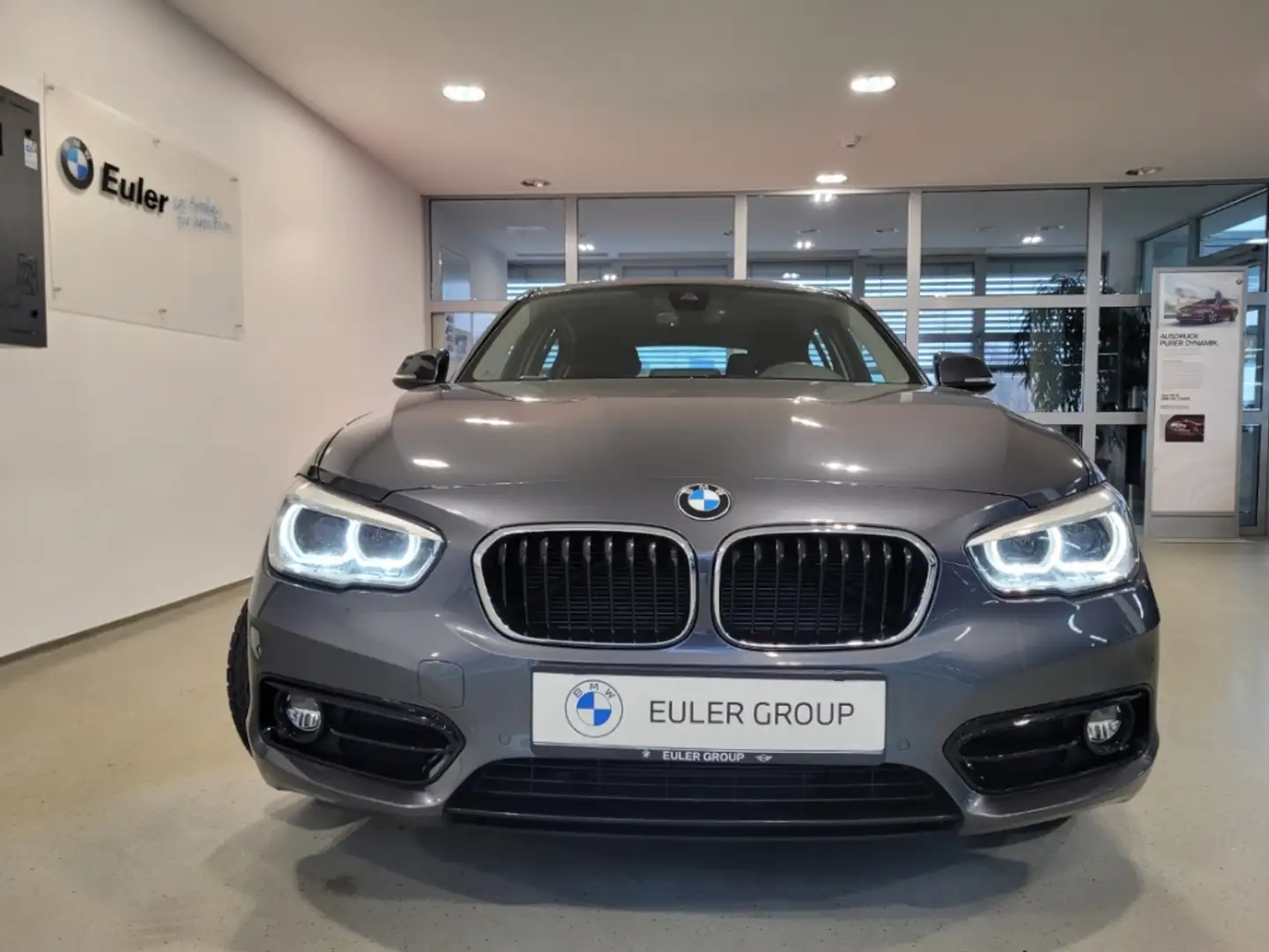 BMW 118 d A 5-Türer Sport-Line Navi LED Sitzhzg Grey - 2