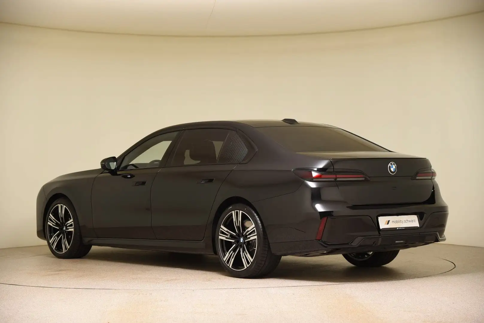 BMW 740 d xDrive M Sport Pro StandHzg HUD 360° Alarm Schwarz - 2