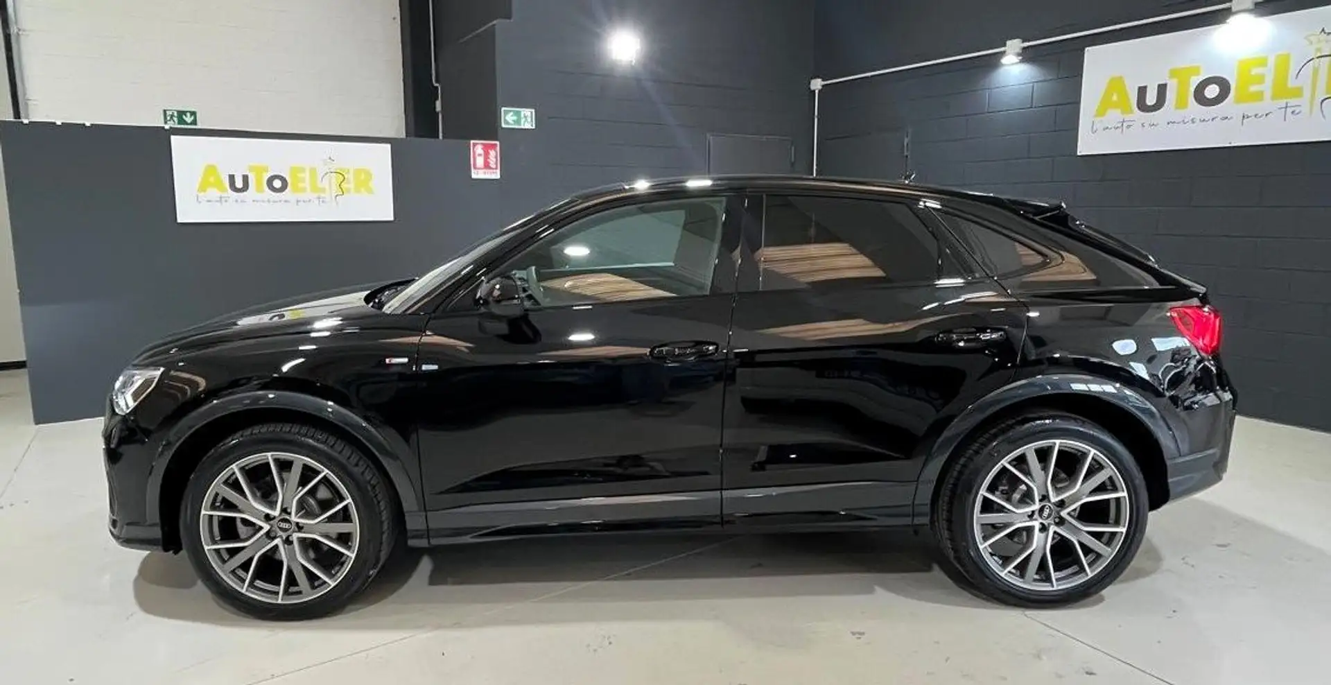 Audi Q3 Sportback 40 tdi Identity Black quattro s-tronic Nero - 2