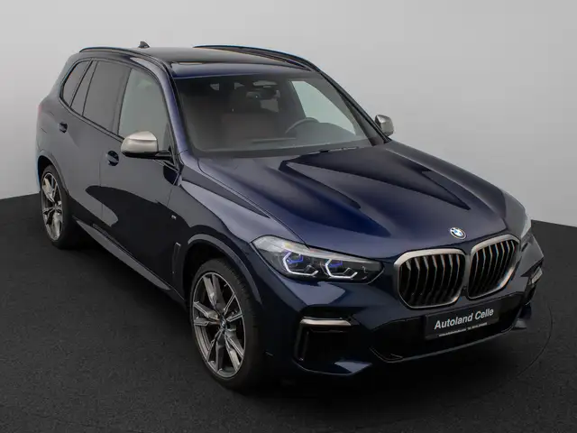 BMW X5 M view 3