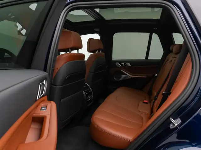 BMW X5 M view 25