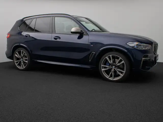 BMW X5 M view 4