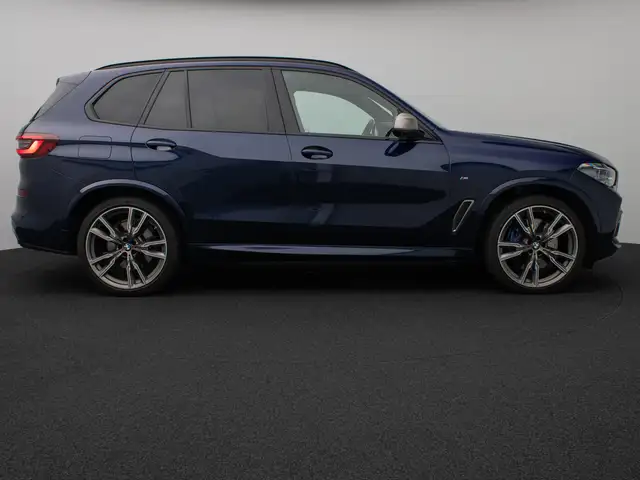 BMW X5 M view 5