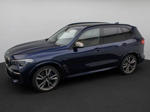 BMW X5 M view 12