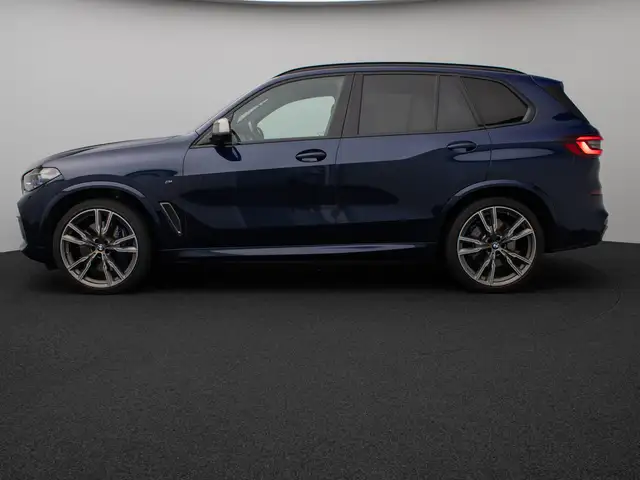 BMW X5 M view 11
