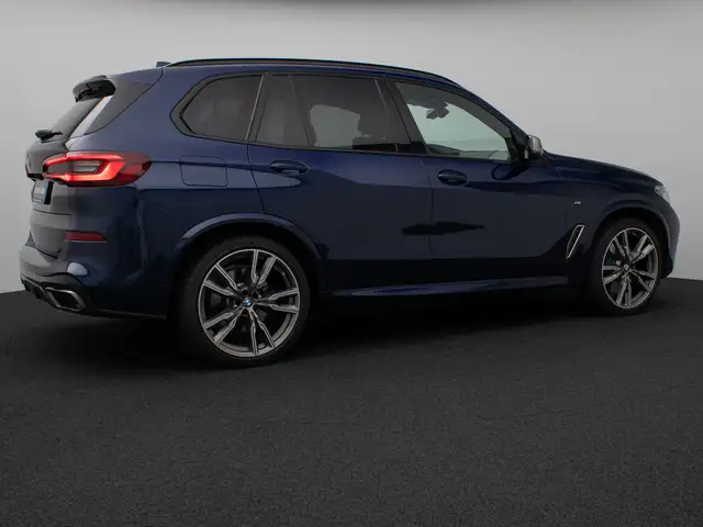 BMW X5 M view 6
