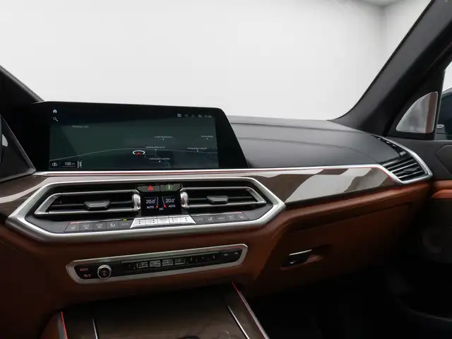 BMW X5 M view 21