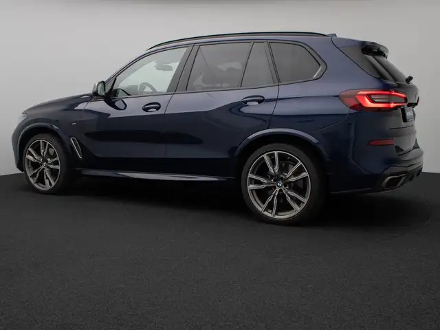 BMW X5 M view 10