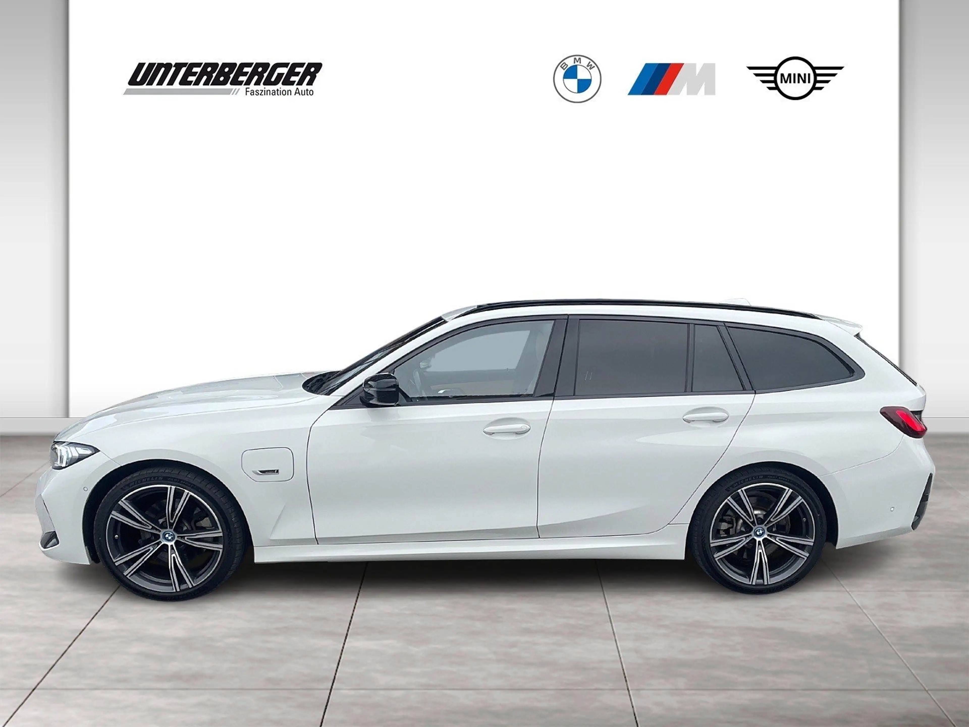 BMW 330 e xDrive Touring G21 XB1 — photo 3