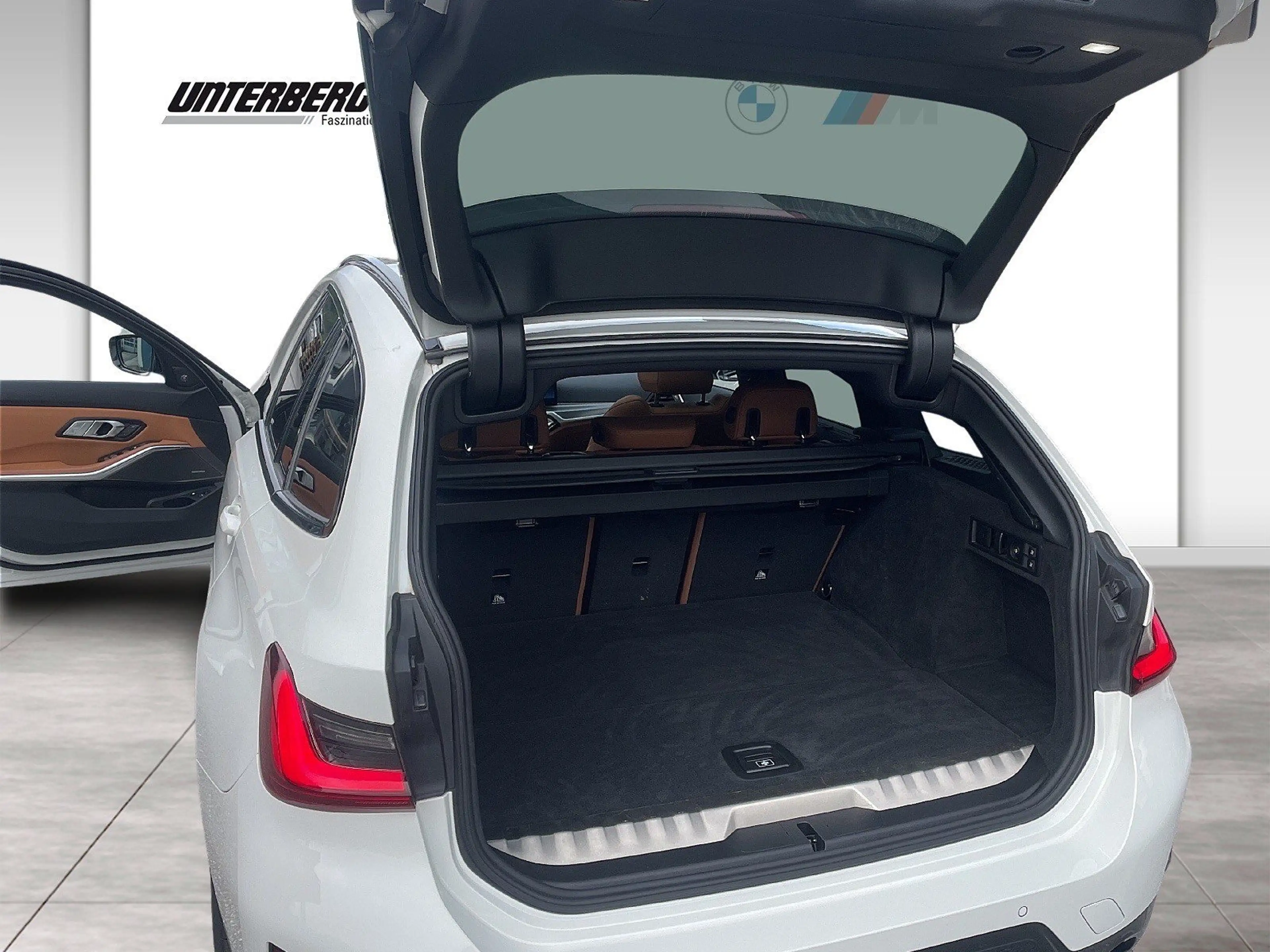 BMW 330 e xDrive Touring G21 XB1 — photo 12