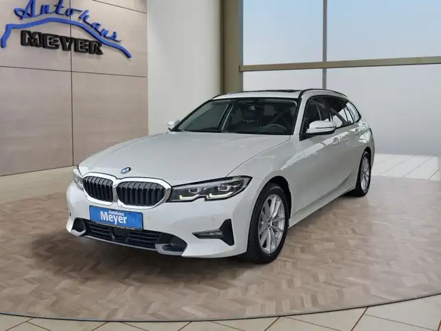 BMW 330 d Sport Line Pano/Navi/LED/el.Klappe/Keyless
