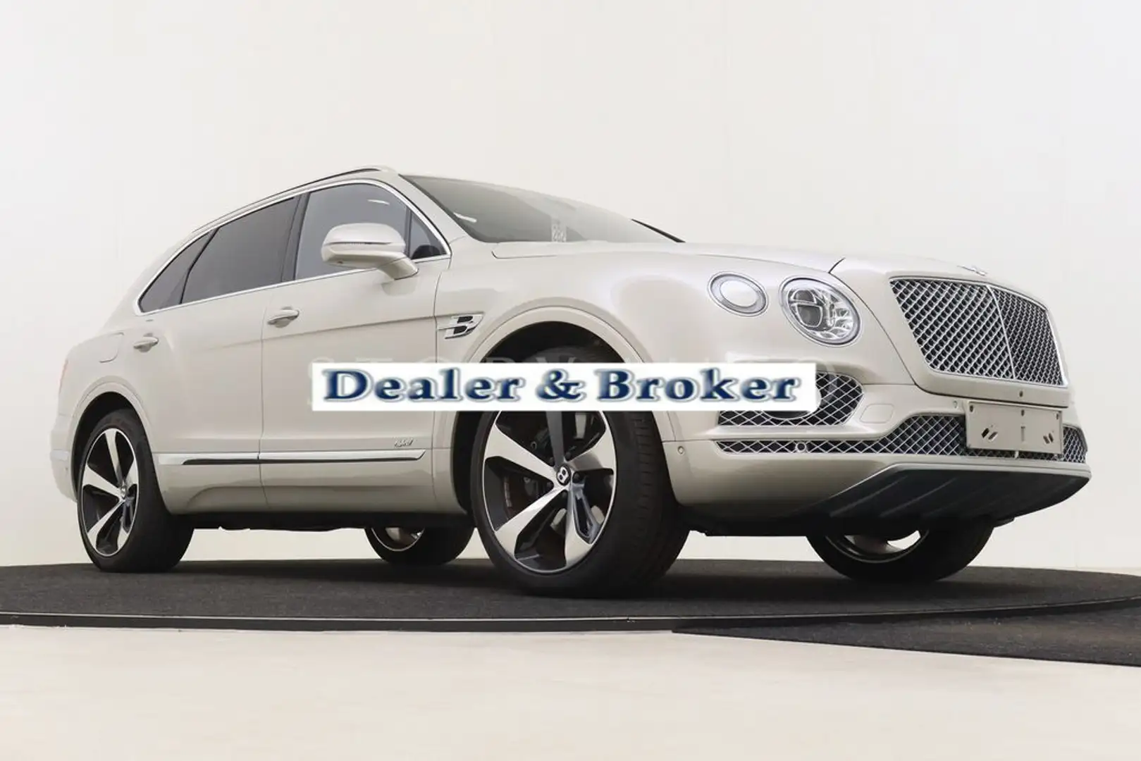 Bentley Bentayga Hybrid bijela - 1