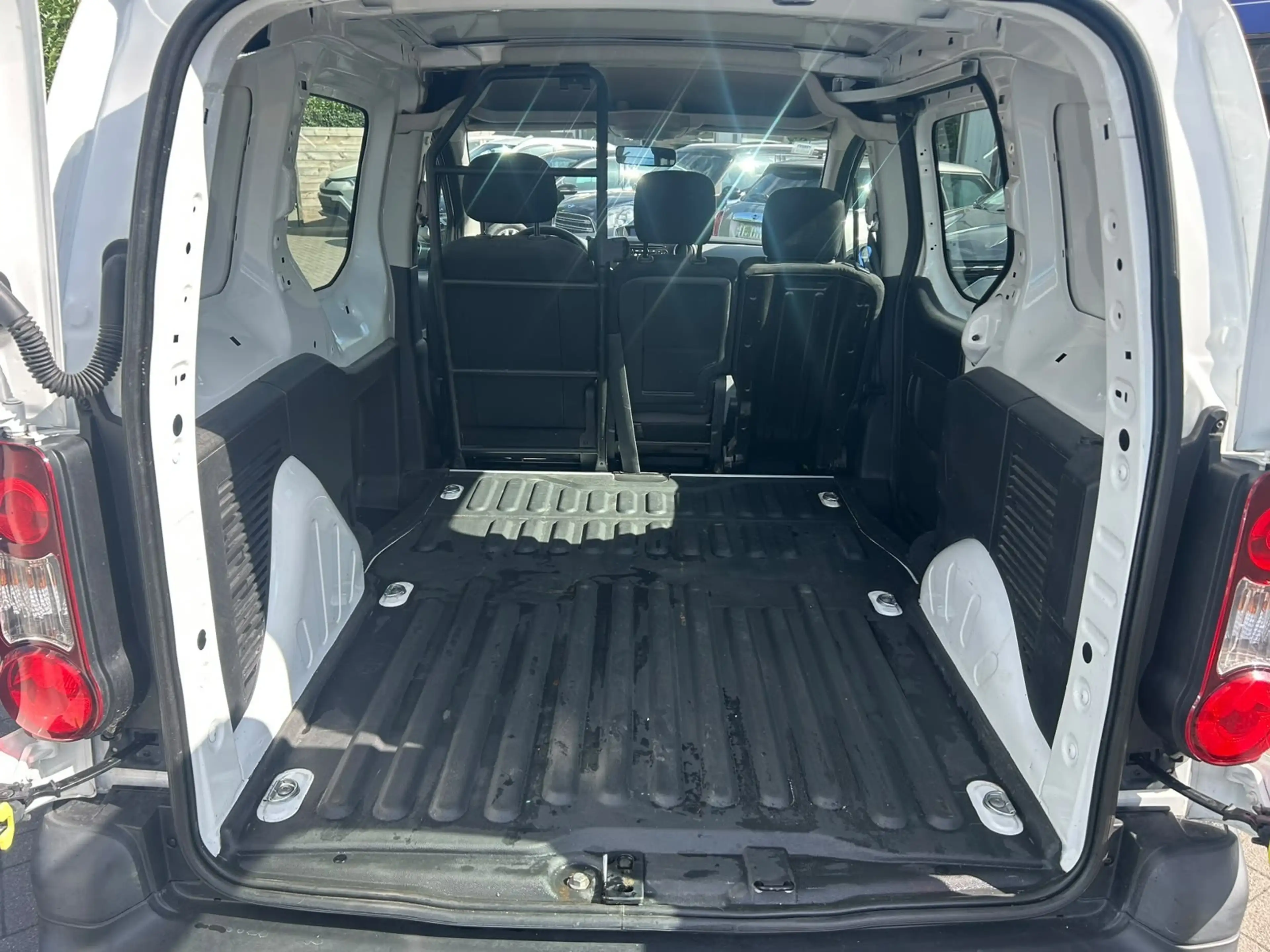 Peugeot Partner Partner Tepee 1.6i Access — photo 9
