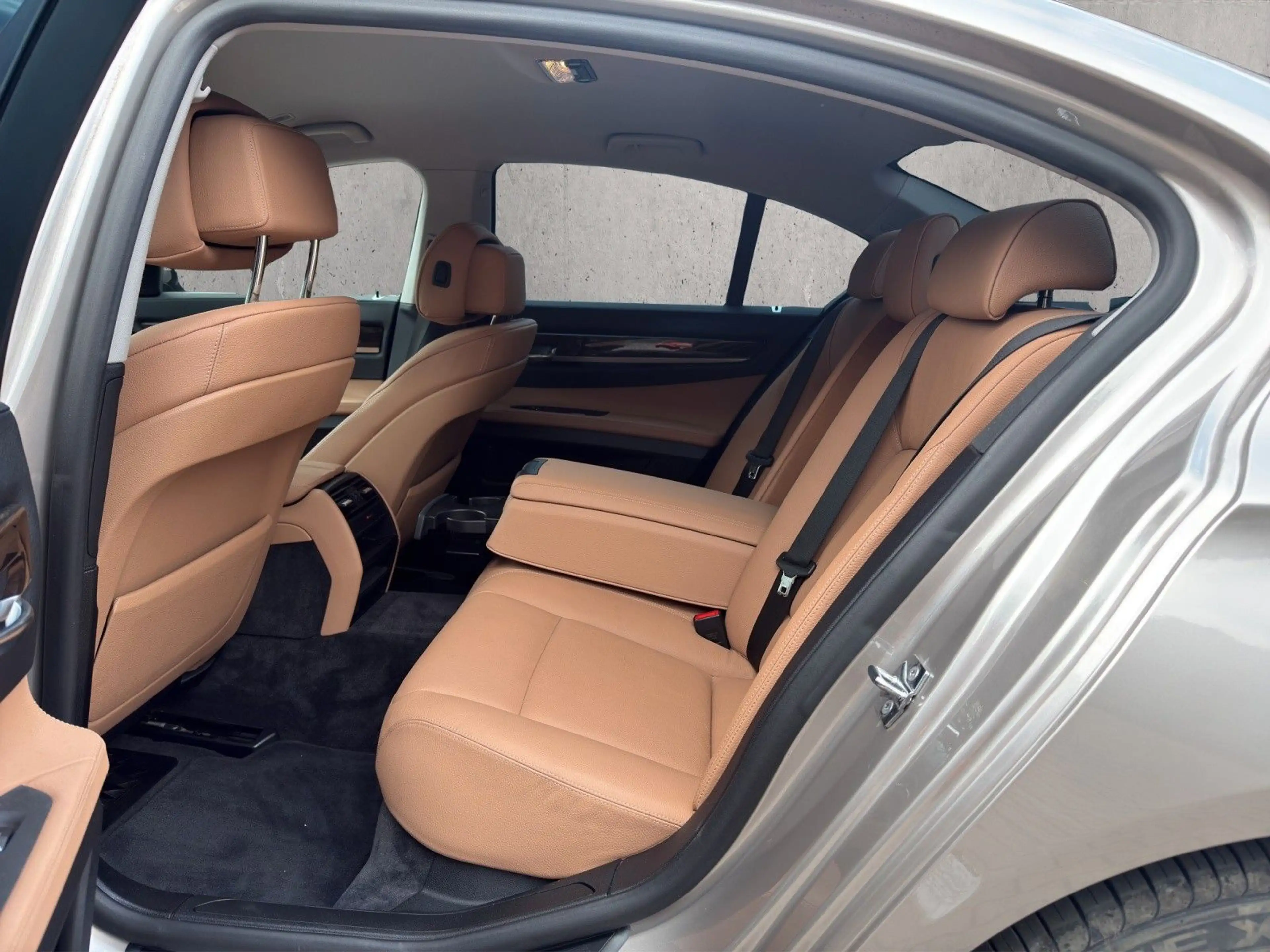 BMW 730 °D°RENTNERHAND°XENON°VOLLEDER°NAV°SHZ°TEMPOMT — photo 11