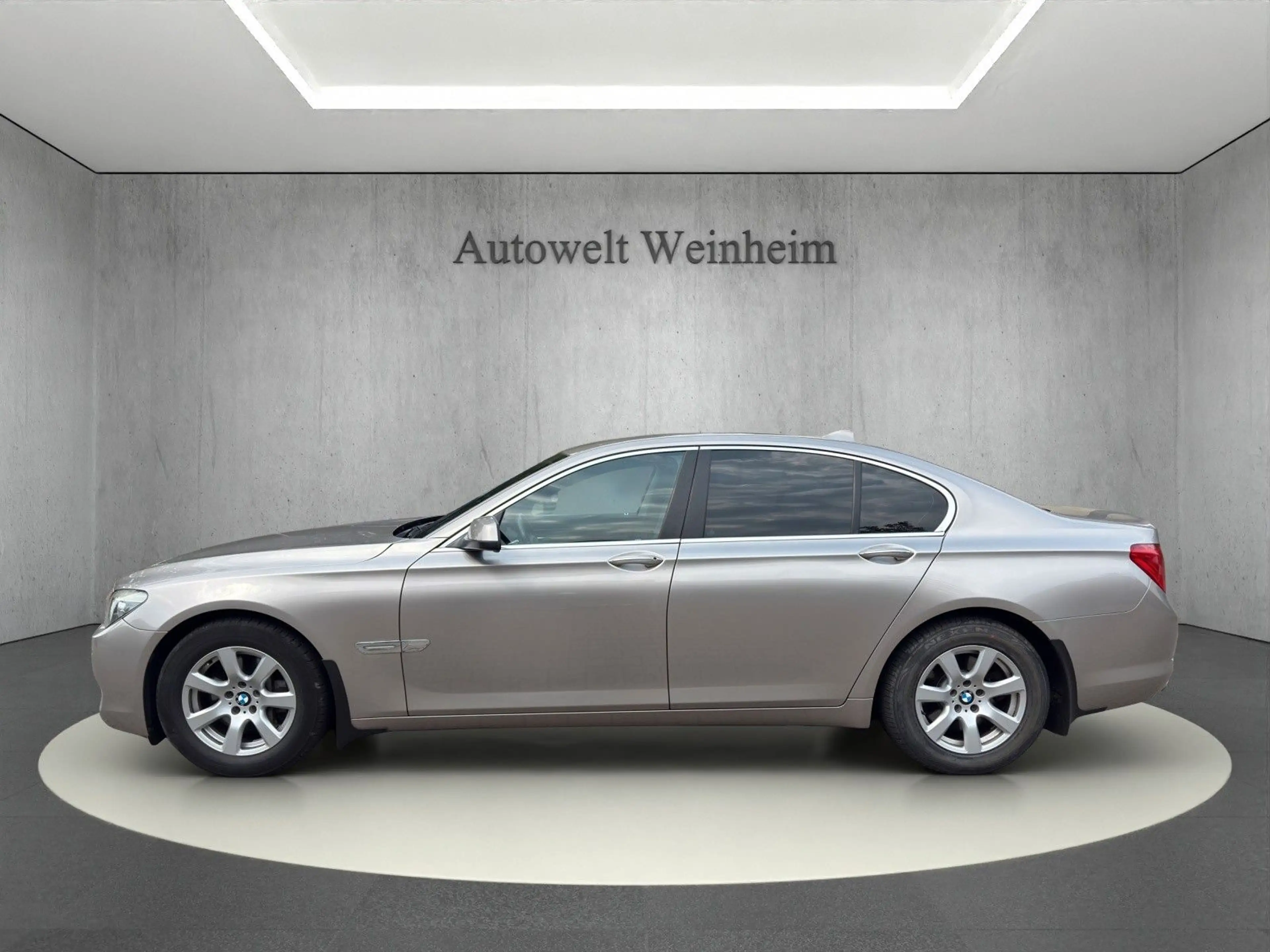 BMW 730 °D°RENTNERHAND°XENON°VOLLEDER°NAV°SHZ°TEMPOMT — photo 8