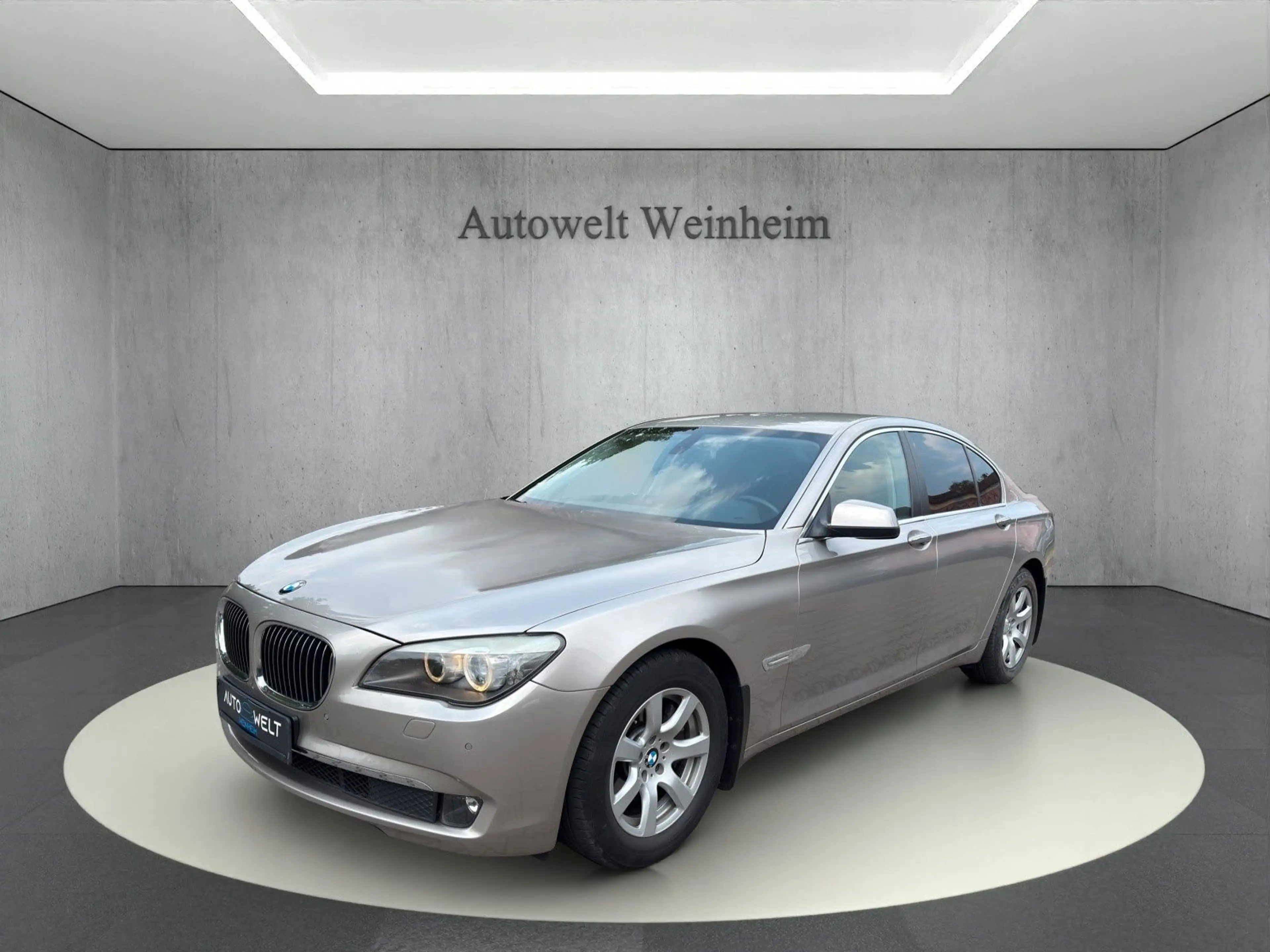 BMW 730 °D°RENTNERHAND°XENON°VOLLEDER°NAV°SHZ°TEMPOMT — photo 3