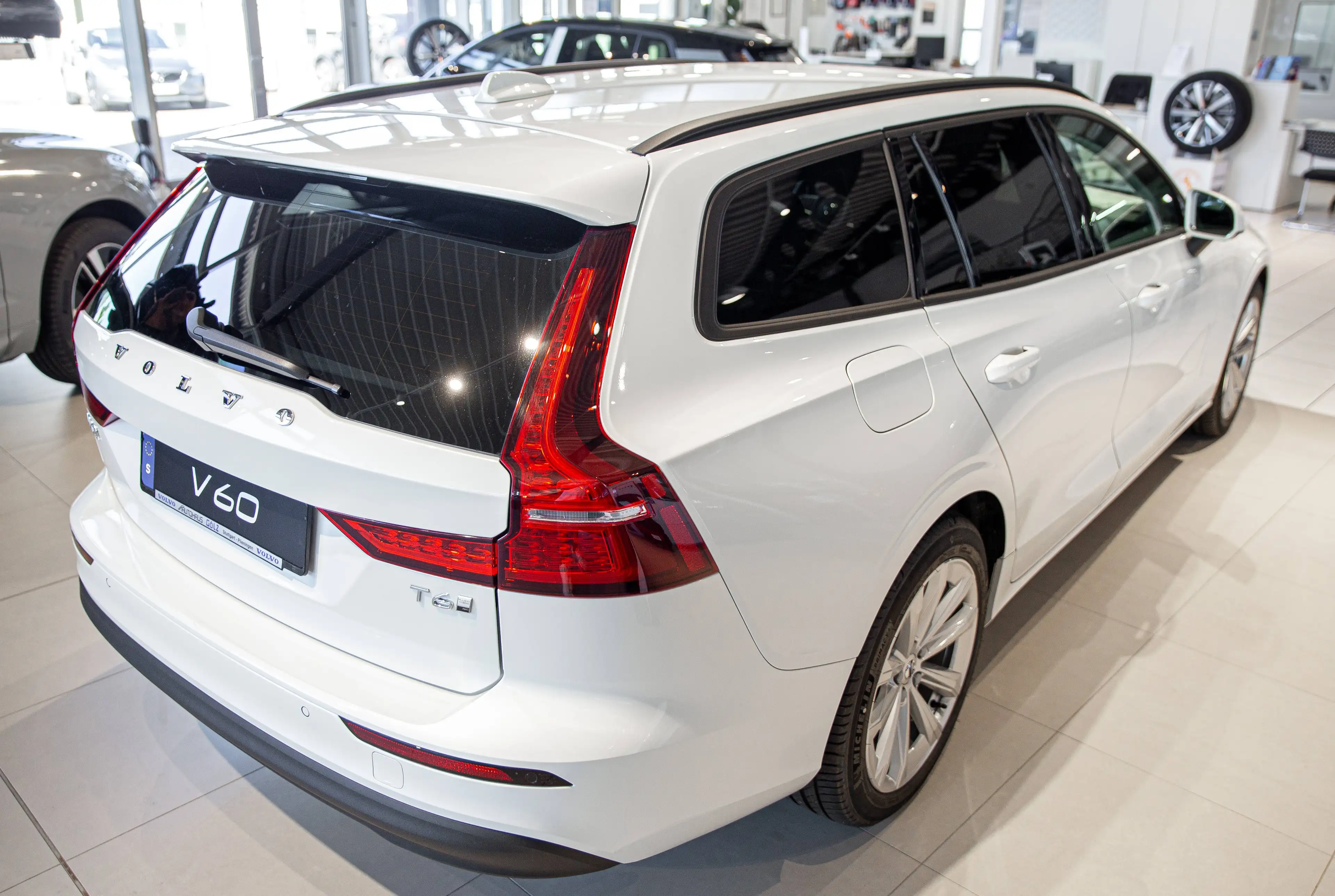 Volvo V60 T6 Core Recharge AWD Standheizung*inkl. Winterkompletträder*ACC*Sitzheizung vo.+hi. — photo 7