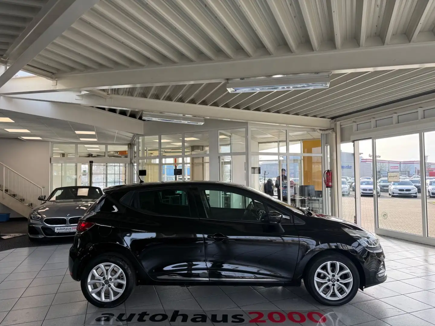 Renault Clio IV Collection DeLuxe NAVI/PDC/BOSE/BT/TEMPO Schwarz - 2