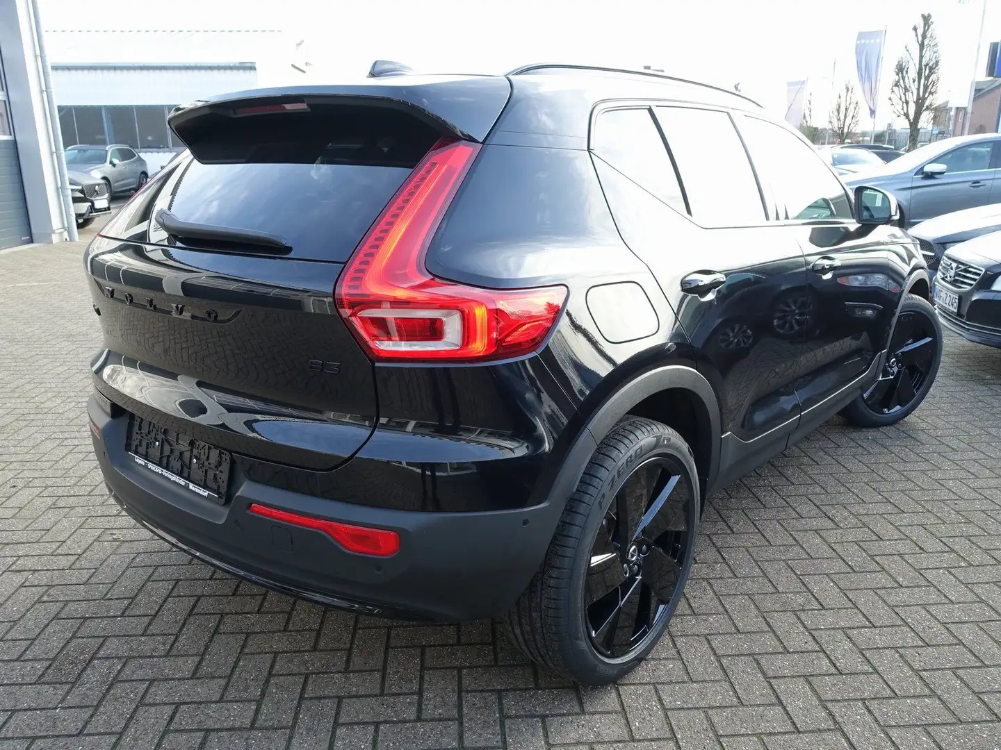 Volvo XC40 Black Edition Plus B3 Mild-Hybrid/Kamera Schwarz - 2