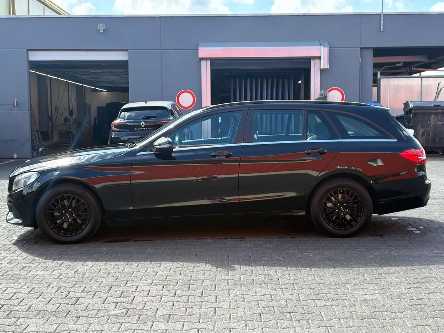 Mercedes-Benz C 200 d AUTOMATIK NAVI AHK PDC TÜV Noir - 2