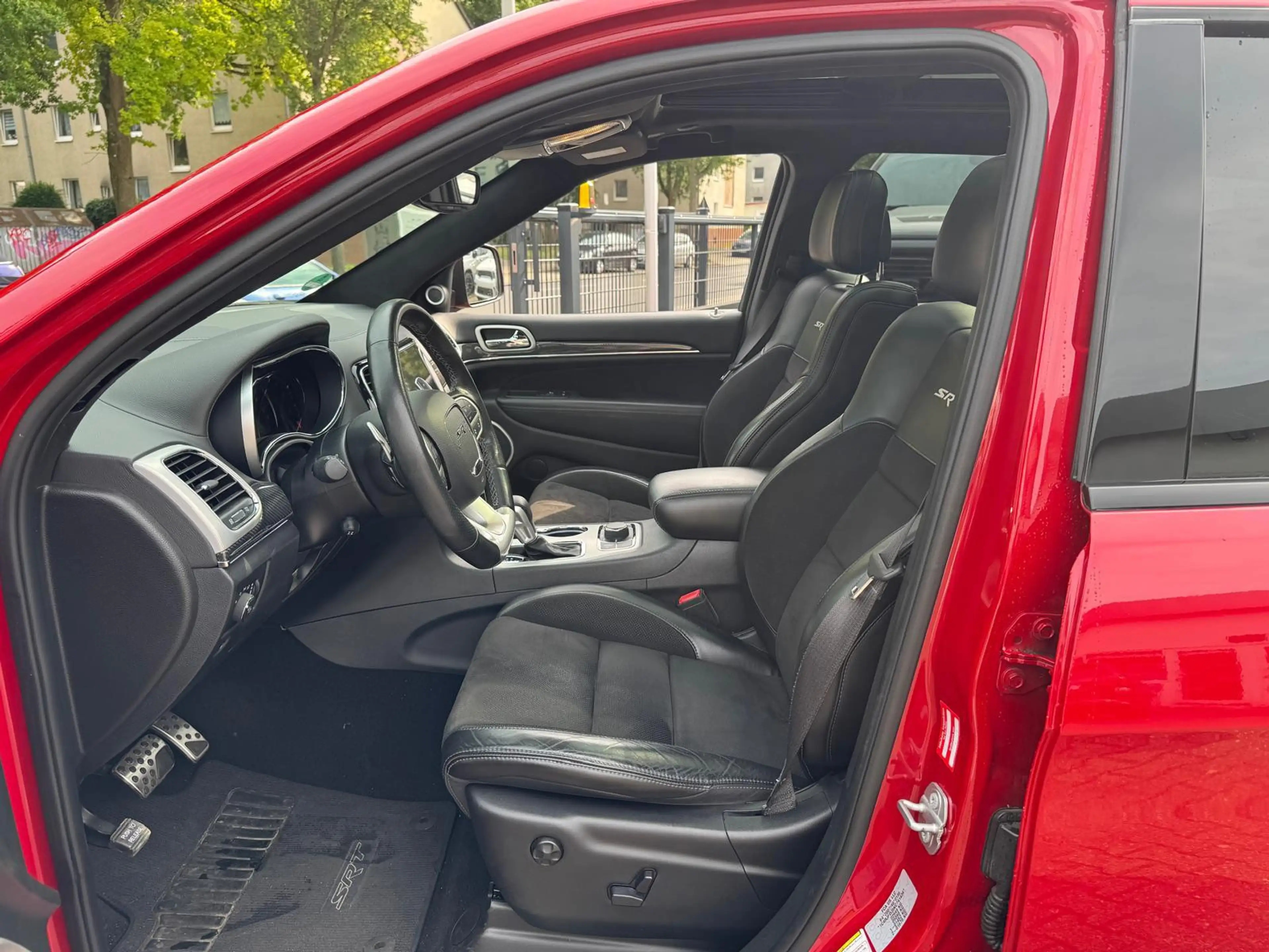 Jeep Grand Cherokee 6.4 V8 HEMI SRT unfallfrei, Deutsches Modell — photo 12