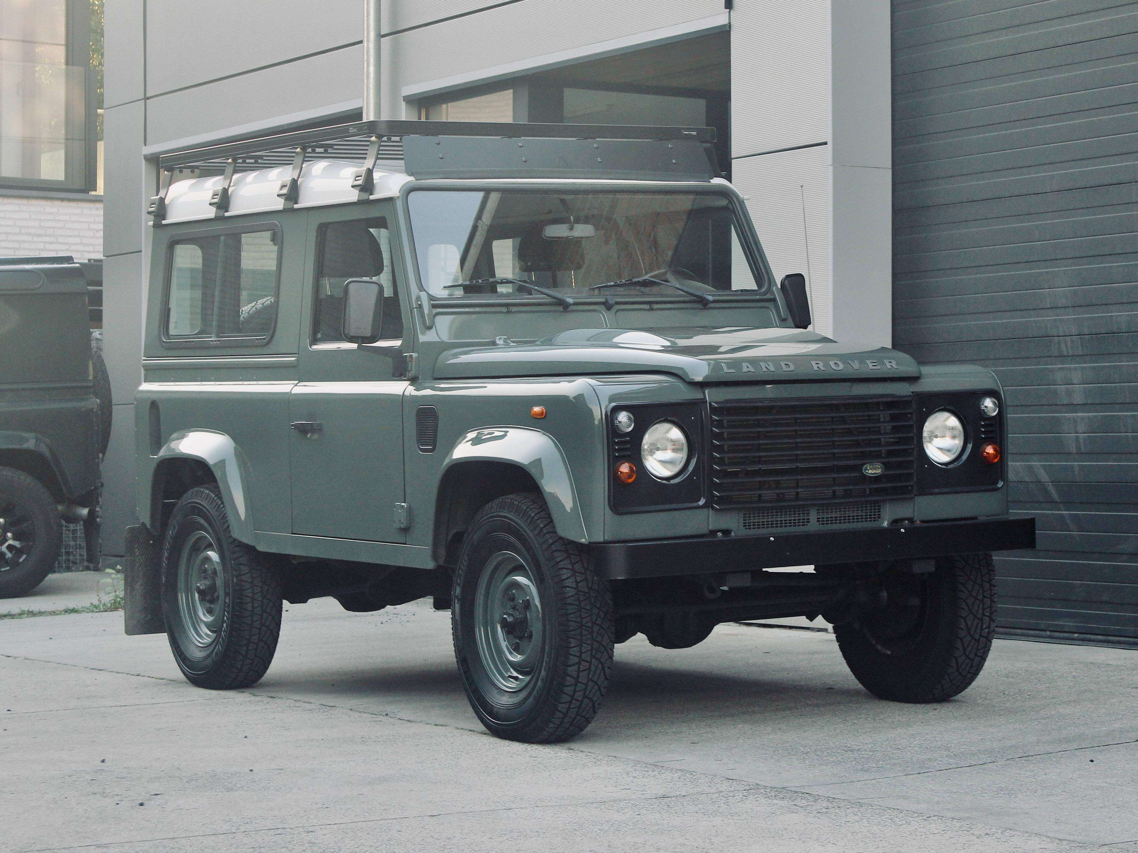 Land Rover Defender