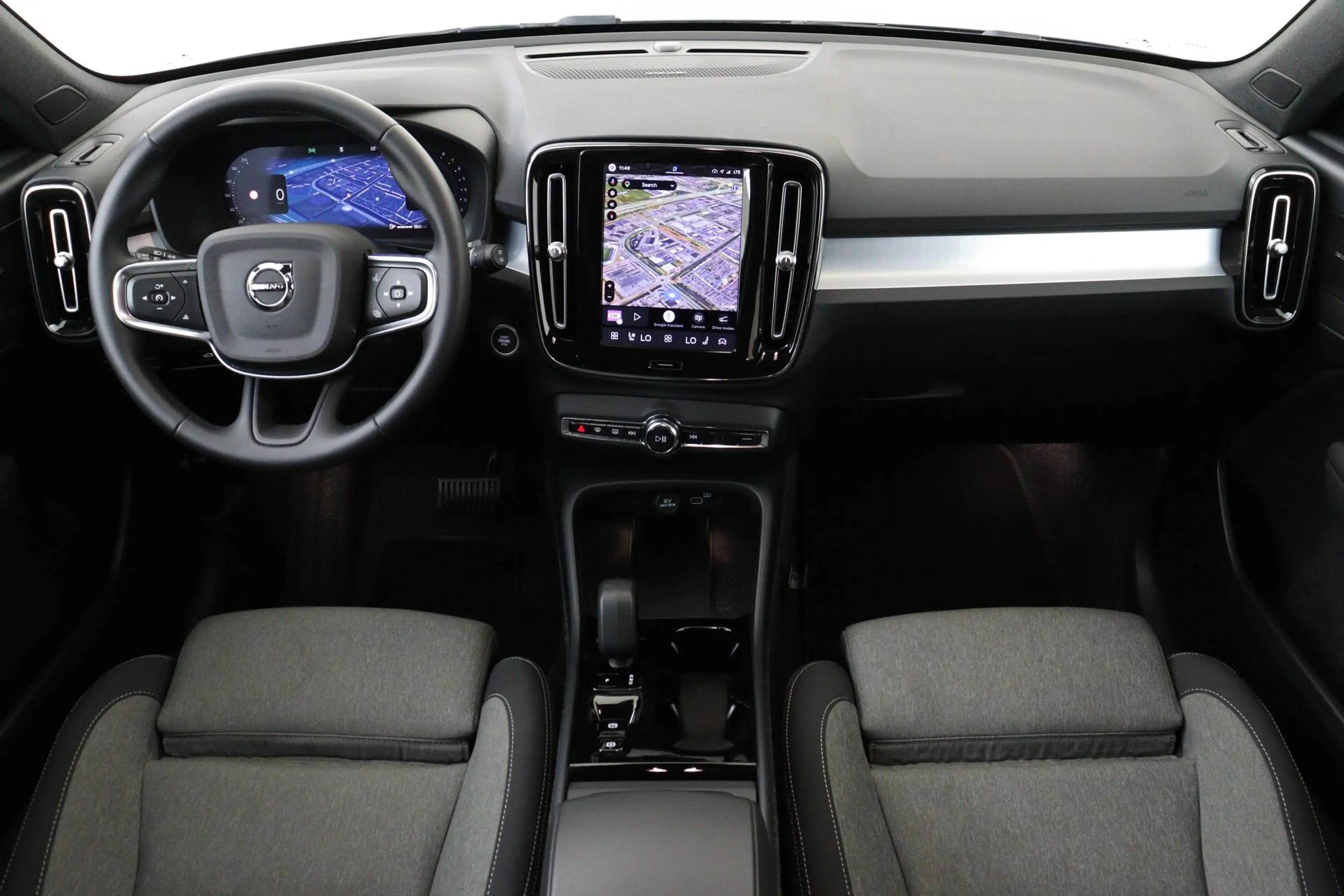 Volvo XC40 B4 (M-HYBRID) PLUS DARK -HARMAN/KARDON|CAMERA|ADAP — photo 4
