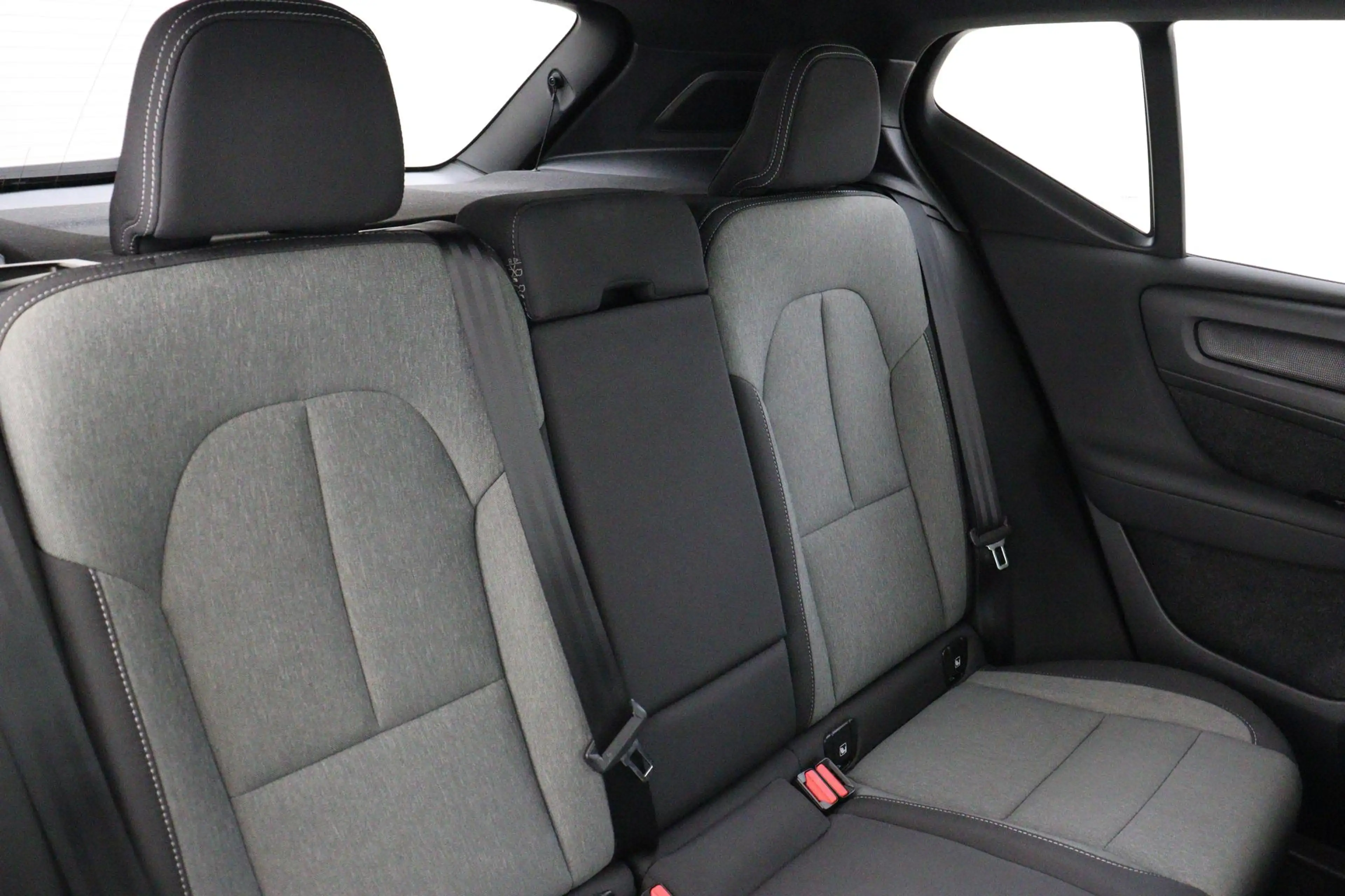 Volvo XC40 B4 (M-HYBRID) PLUS DARK -HARMAN/KARDON|CAMERA|ADAP — photo 14