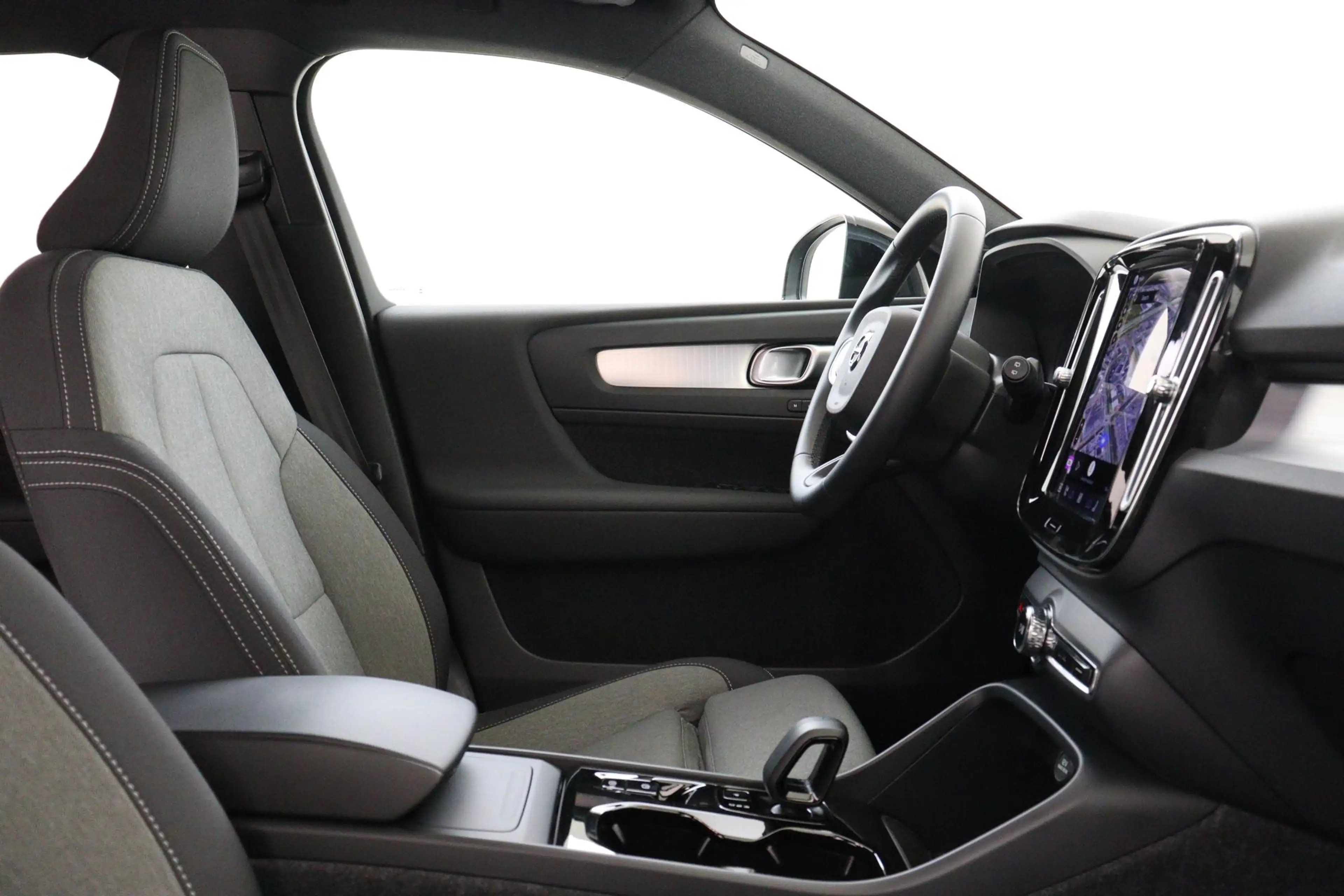 Volvo XC40 B4 (M-HYBRID) PLUS DARK -HARMAN/KARDON|CAMERA|ADAP — photo 10