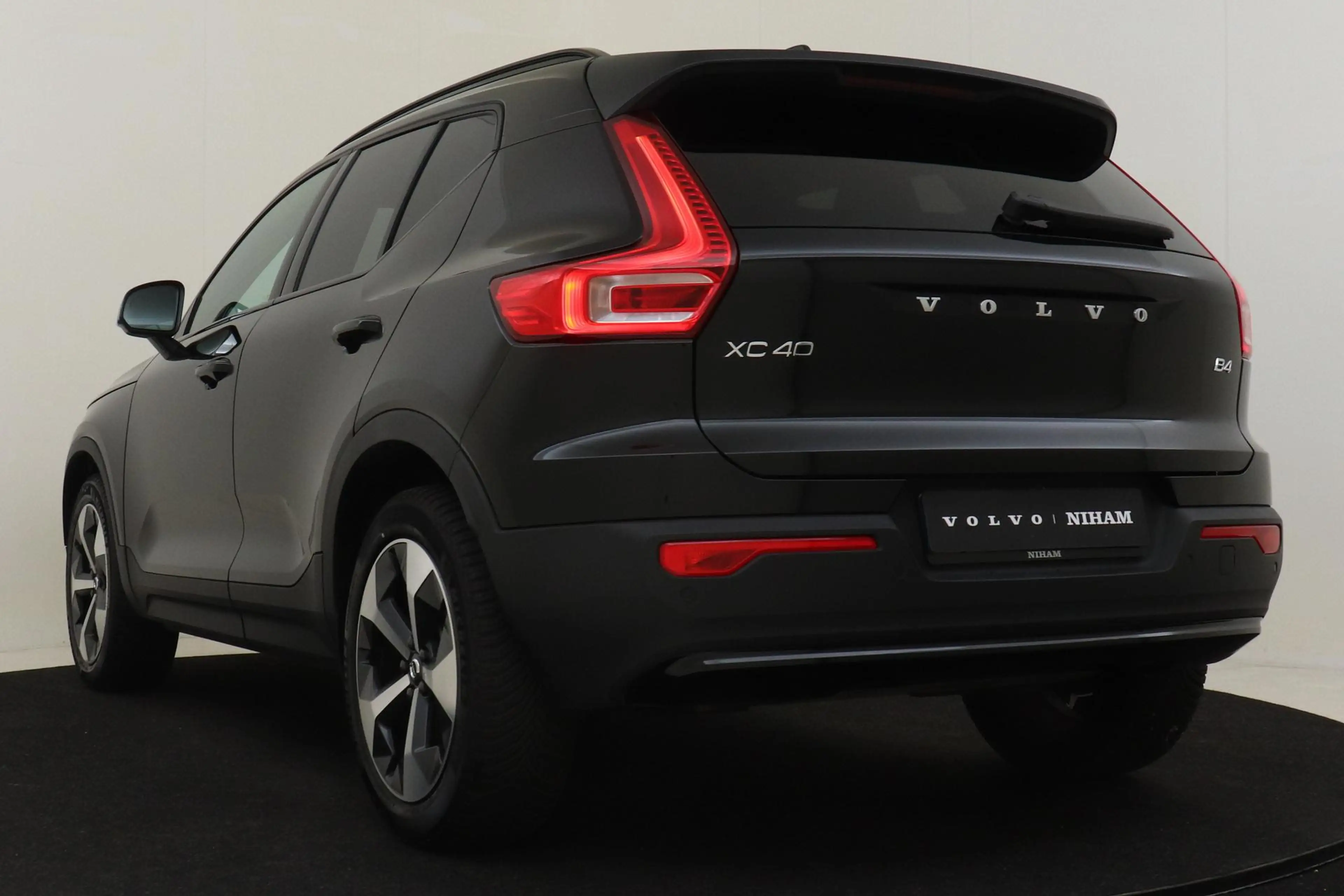 Volvo XC40 B4 (M-HYBRID) PLUS DARK -HARMAN/KARDON|CAMERA|ADAP — photo 5