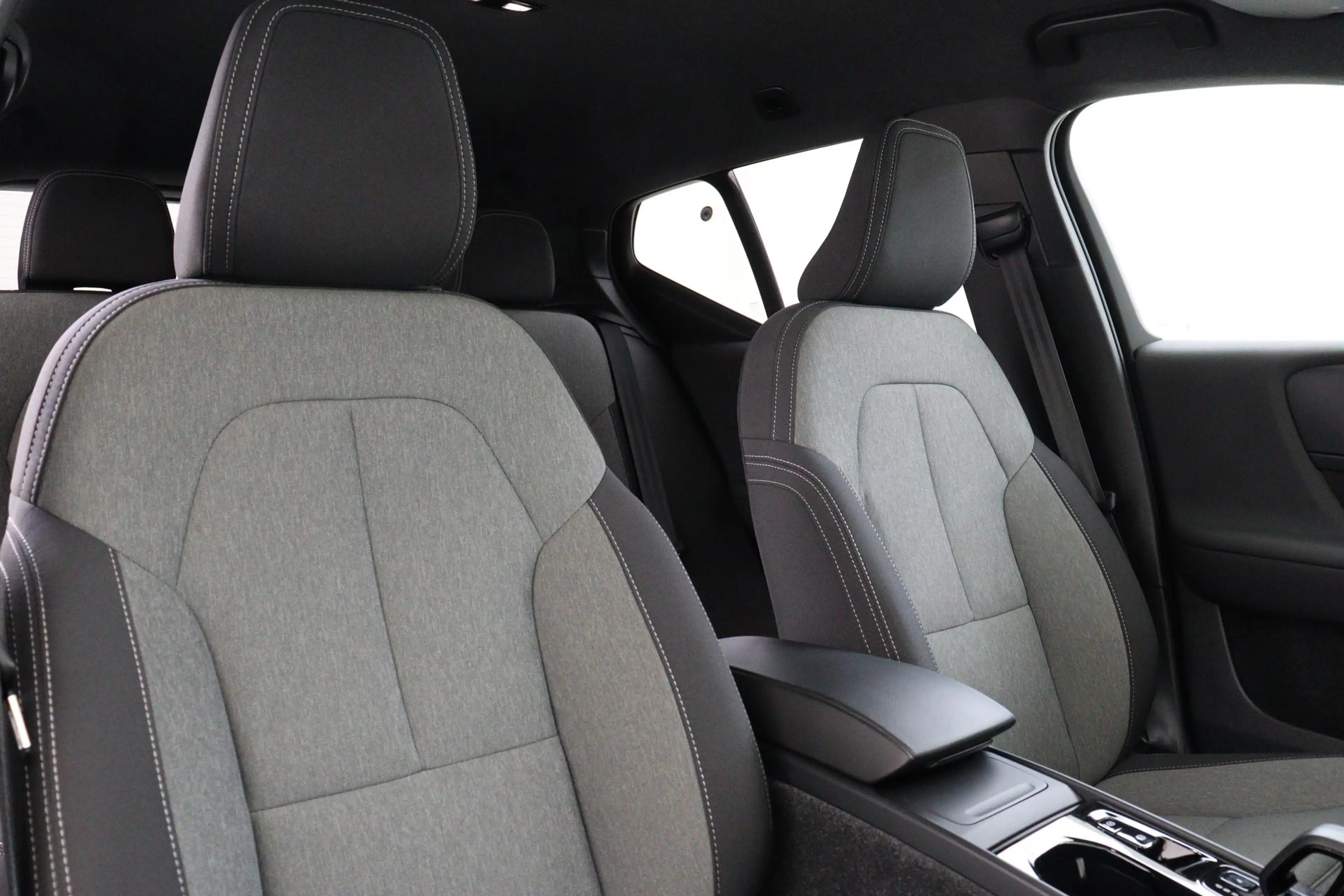 Volvo XC40 B4 (M-HYBRID) PLUS DARK -HARMAN/KARDON|CAMERA|ADAP — photo 12