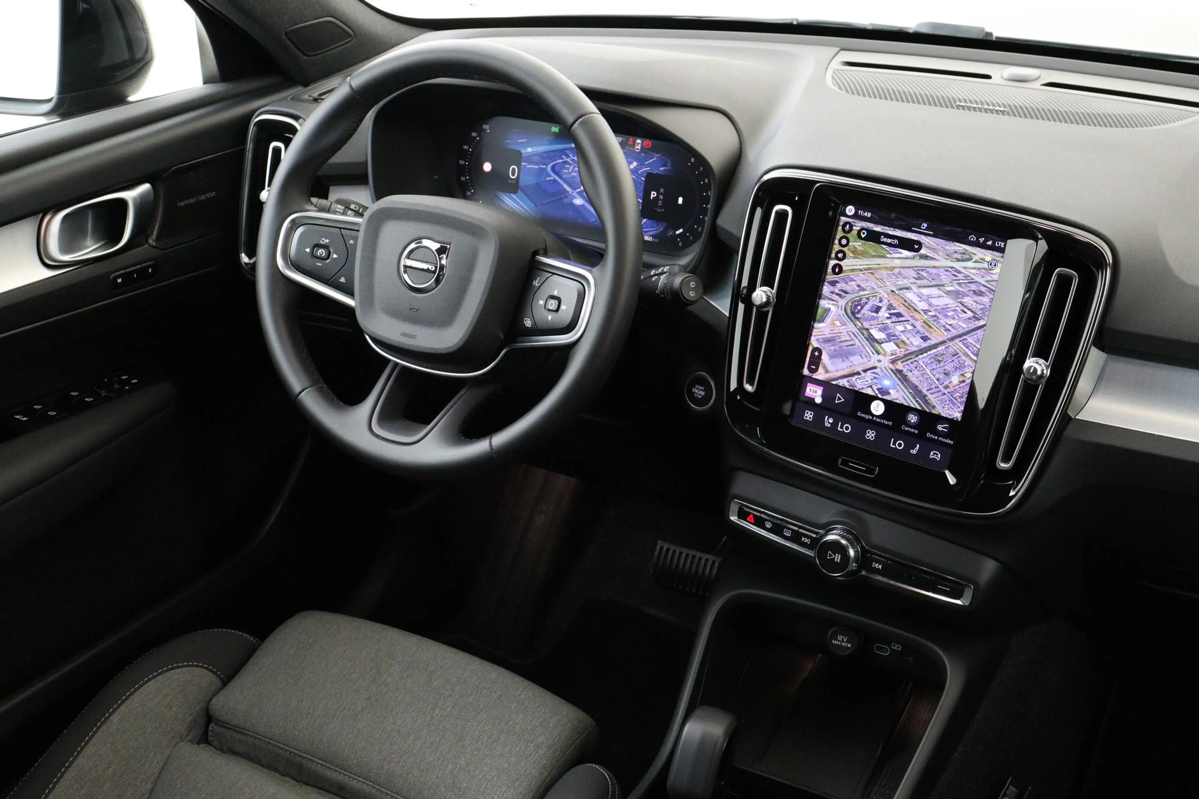 Volvo XC40 B4 (M-HYBRID) PLUS DARK -HARMAN/KARDON|CAMERA|ADAP — photo 8