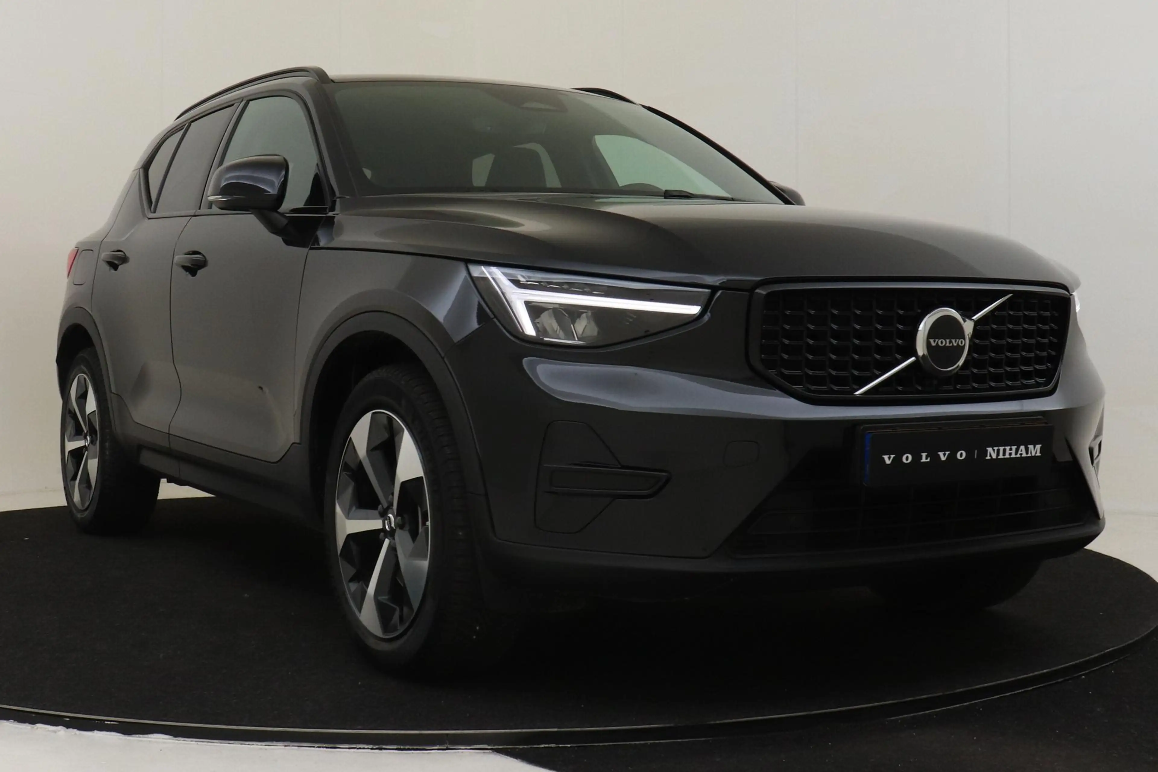Volvo XC40 B4 (M-HYBRID) PLUS DARK -HARMAN/KARDON|CAMERA|ADAP — photo 11
