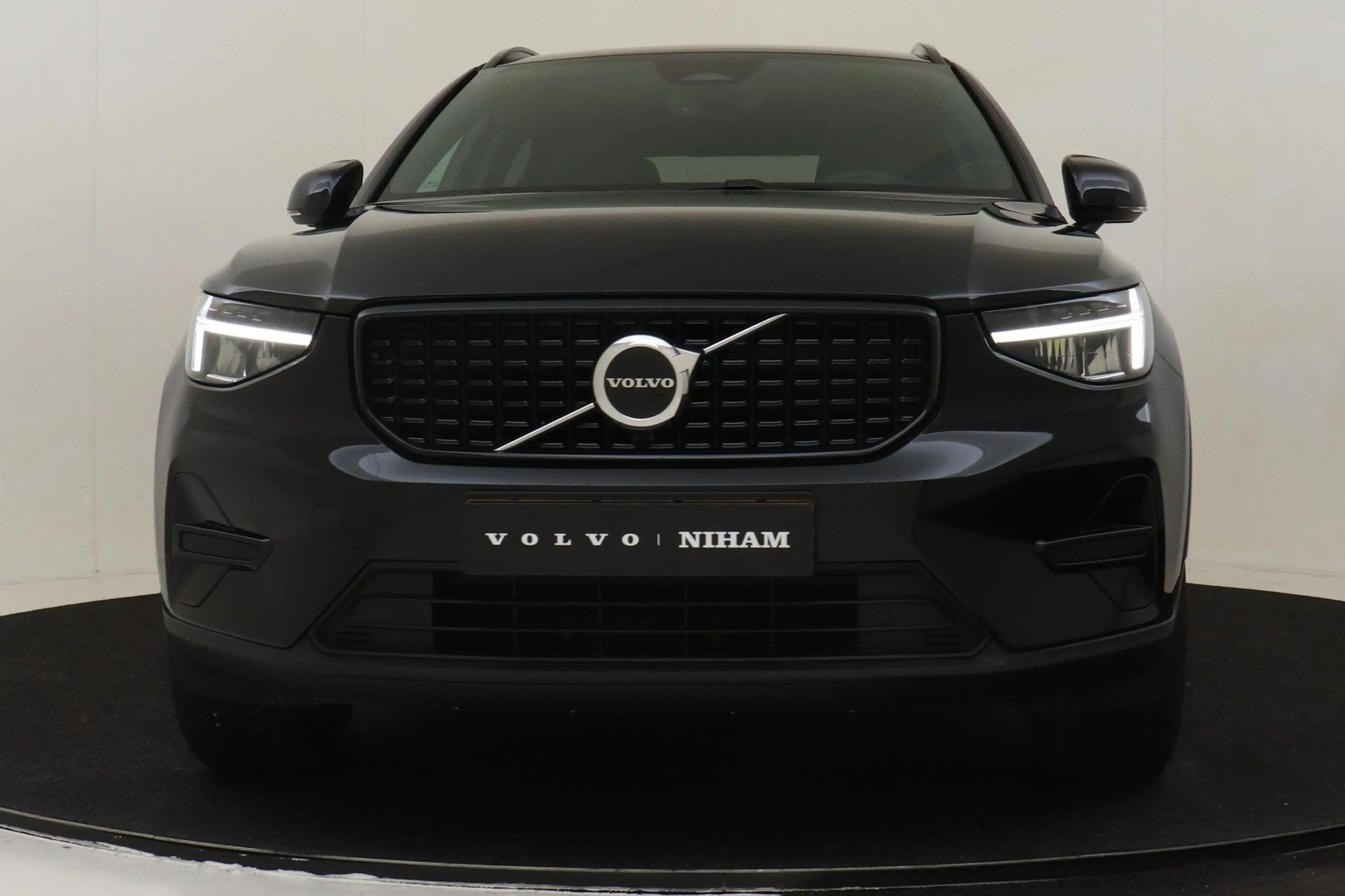 Volvo XC40 B4 (M-HYBRID) PLUS DARK -HARMAN/KARDON|CAMERA|ADAP — photo 9