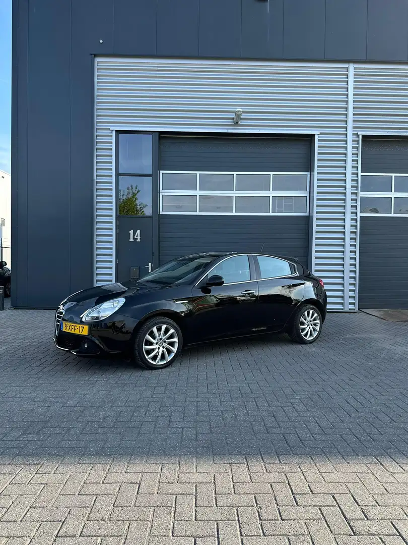 Alfa Romeo Giulietta 1.4 T Distinctive Zwart - 2