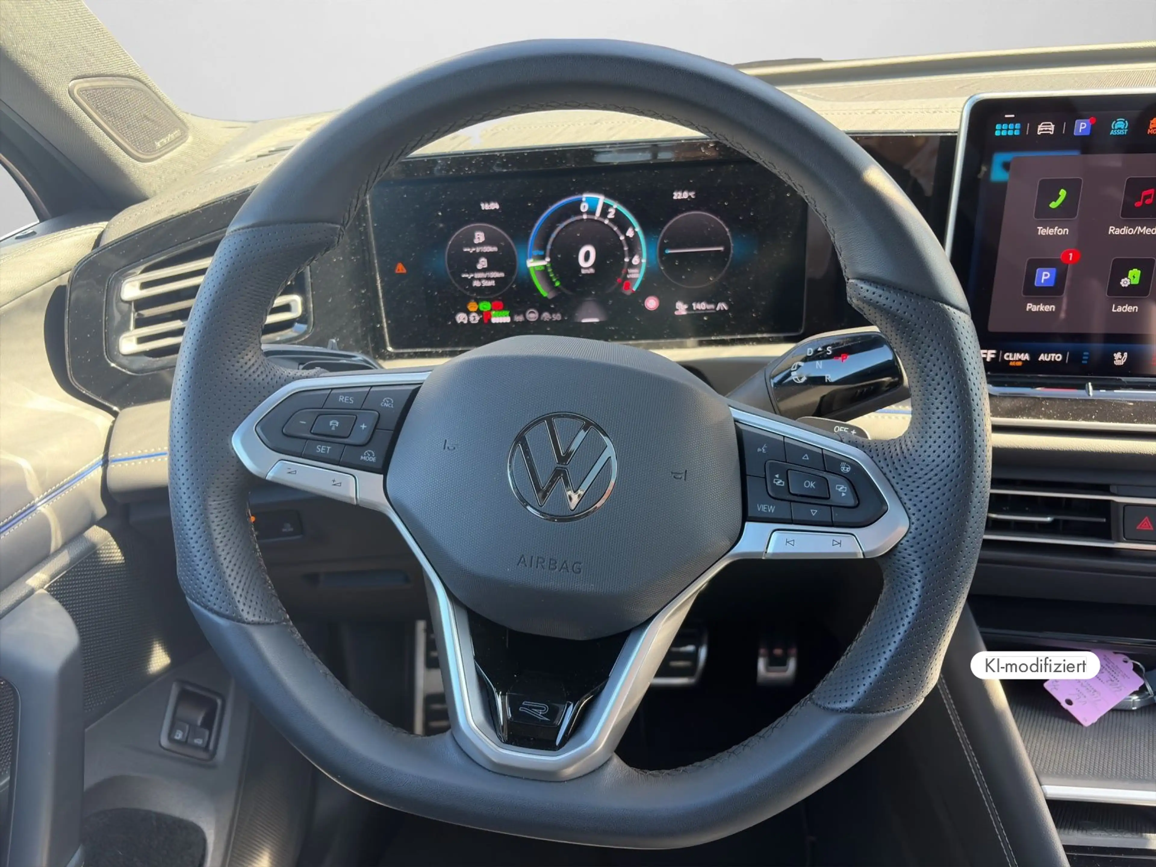 Volkswagen Tiguan R-Line R-Line 1.5 TSI DSG AHK PANO MATRIX — photo 9