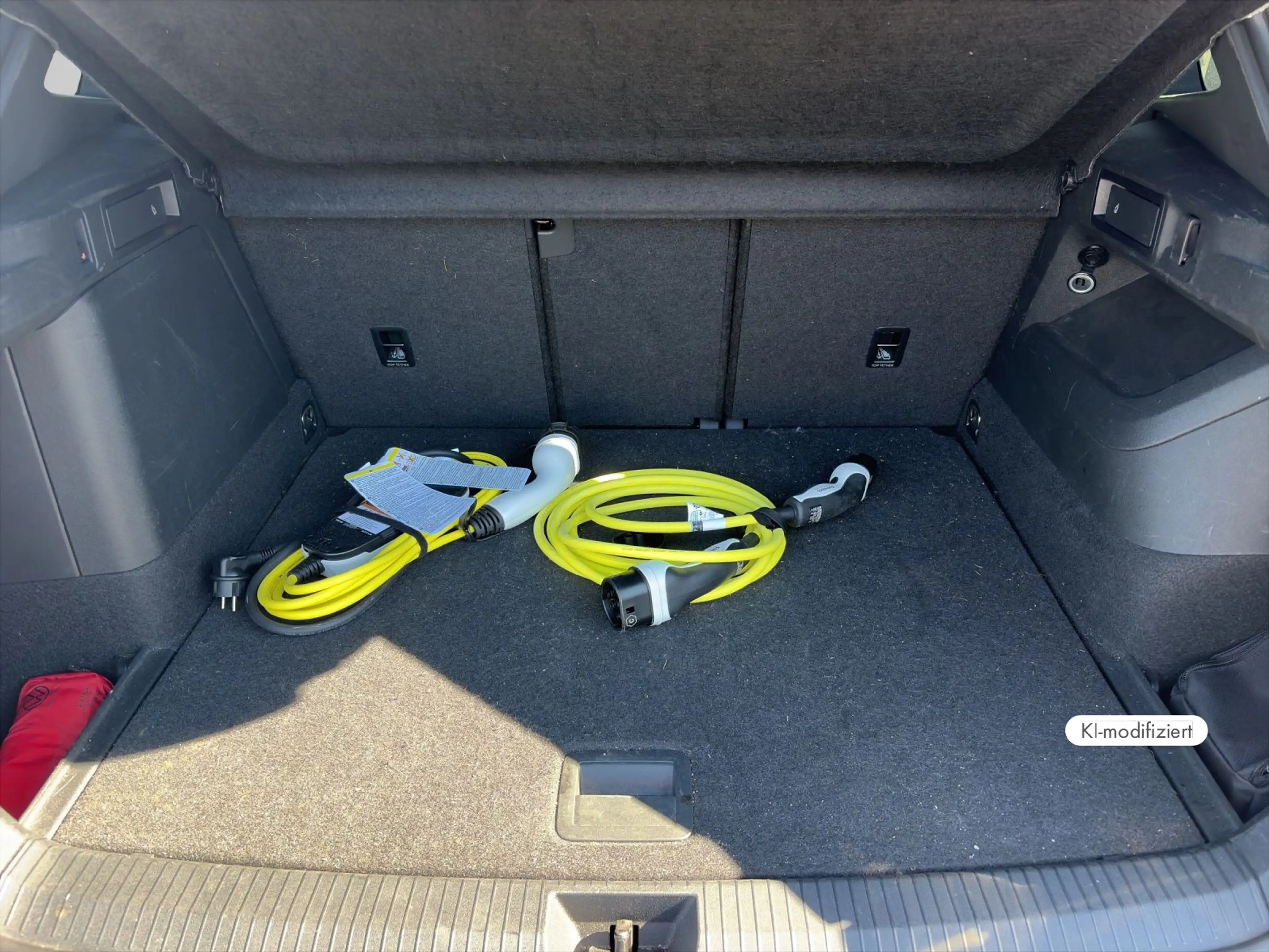 Volkswagen Tiguan R-Line R-Line 1.5 TSI DSG AHK PANO MATRIX — photo 15