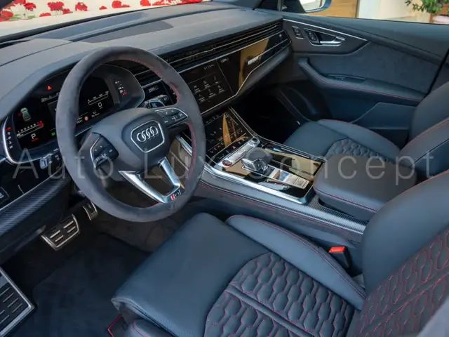 Audi Q8 view 7