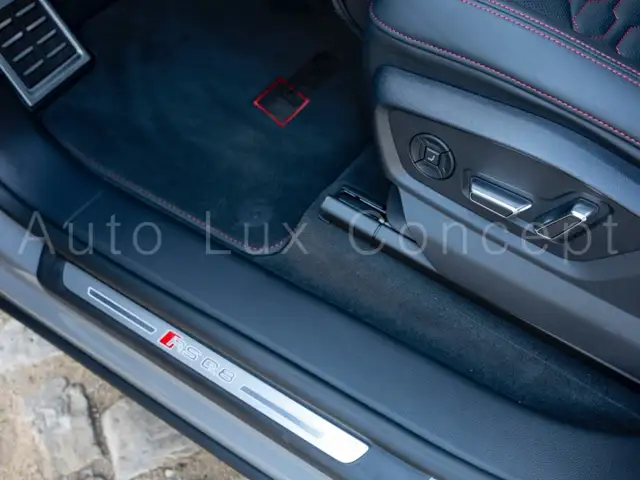Audi Q8 view 13